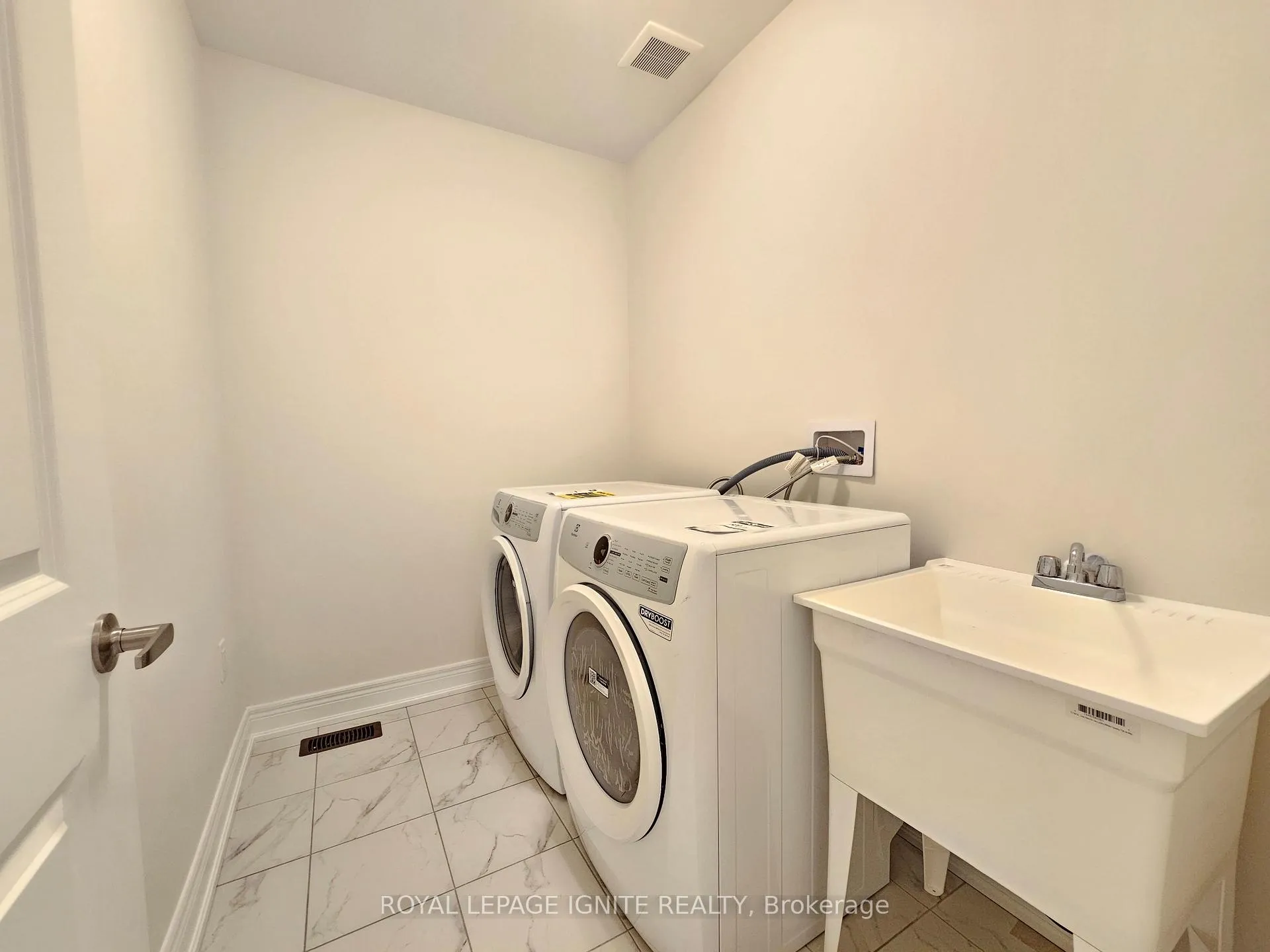 Photo 5 of 2946 Whites Road, Pickering, Rural Pickering — HOMEH