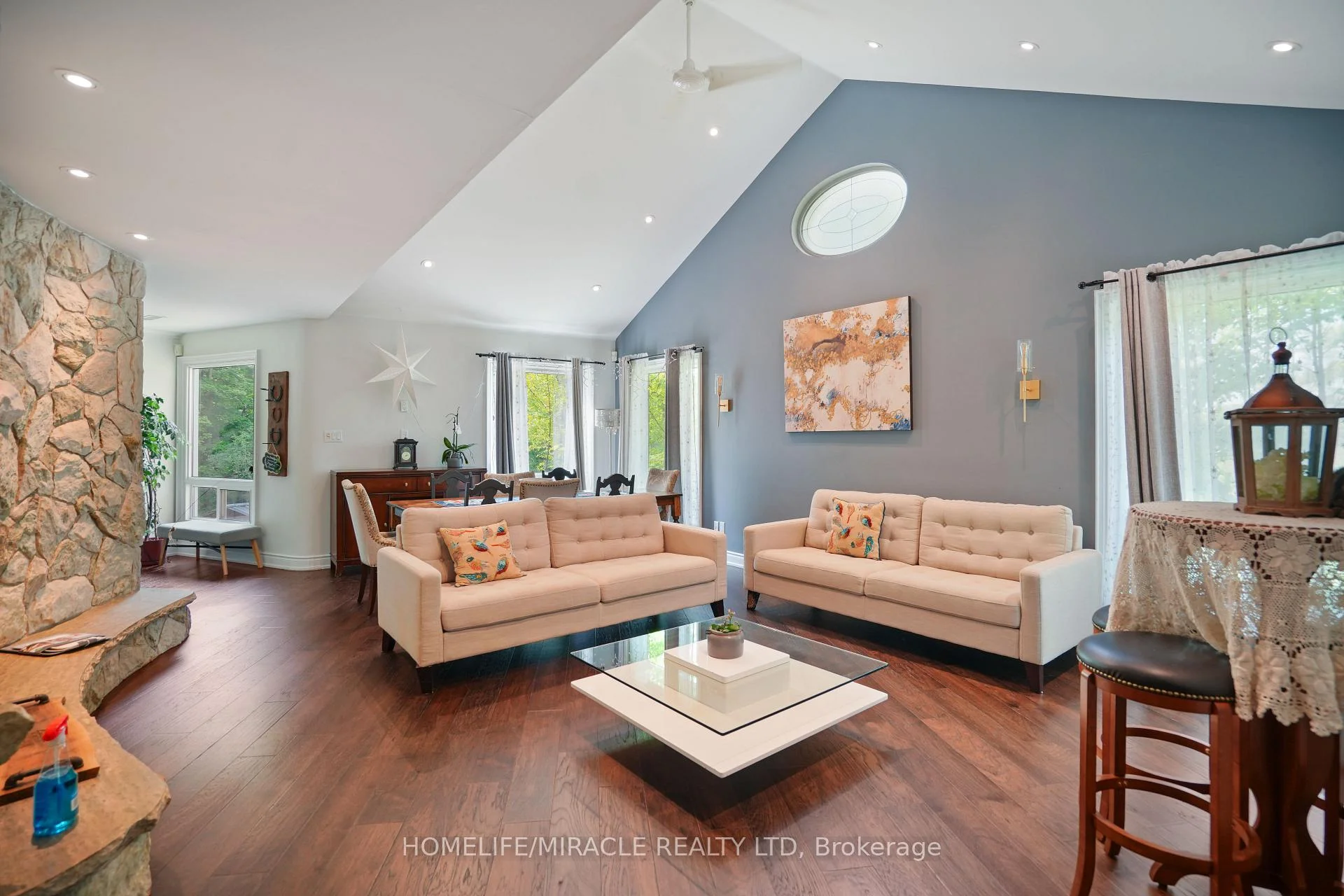 Photo 5 of 19 Tanglewood Drive, Caledon, Rural Caledon — HOMEH
