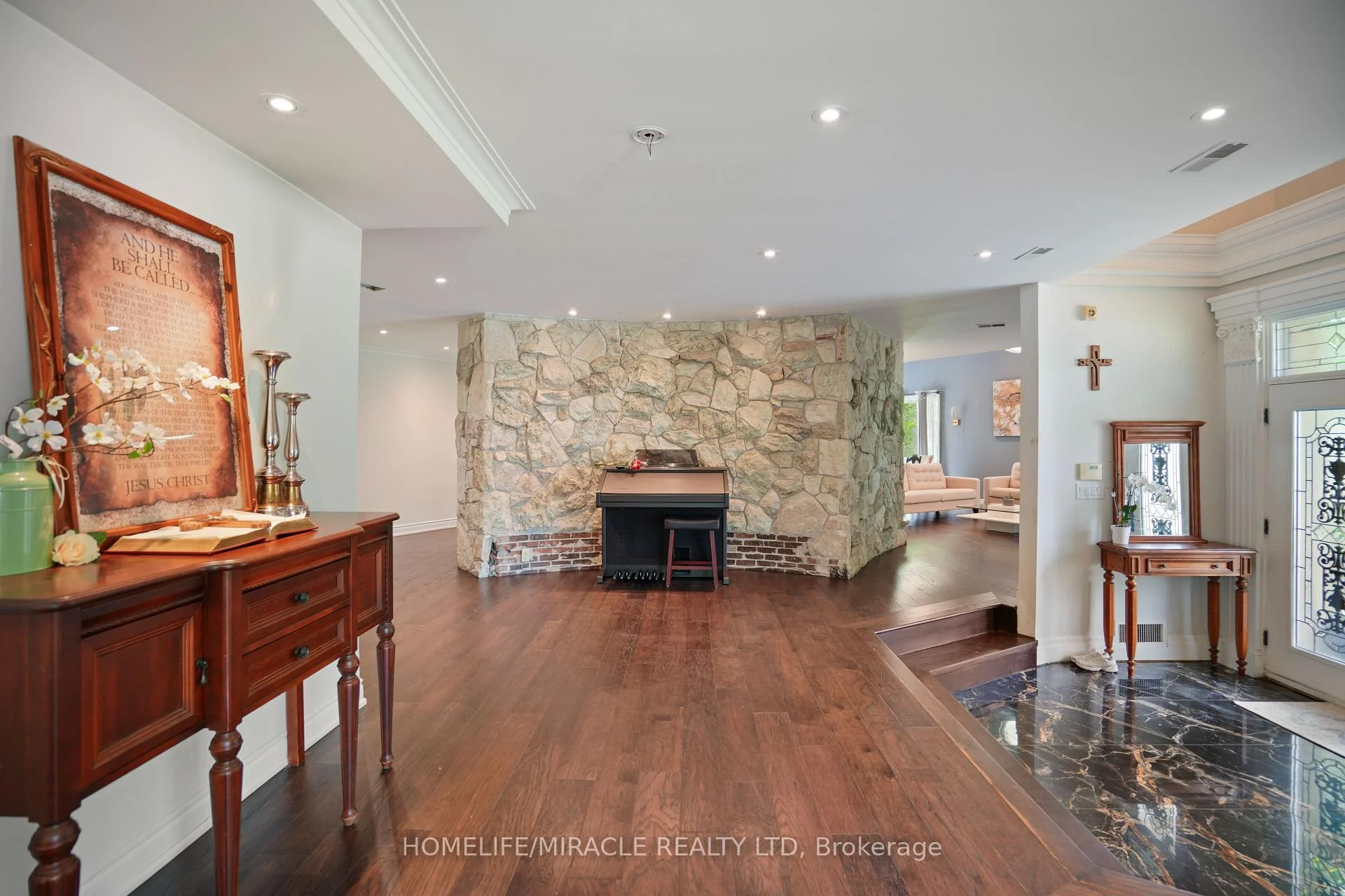 Photo 14 of 19 Tanglewood Drive, Caledon, Rural Caledon — HOMEH