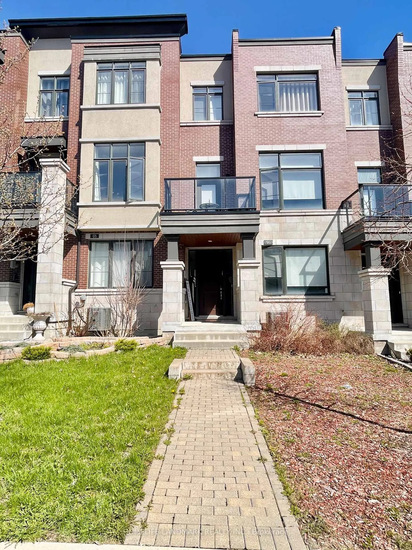 Photo 1 of 95 Carrville Woods Circle, Vaughan, Patterson — HOMEH