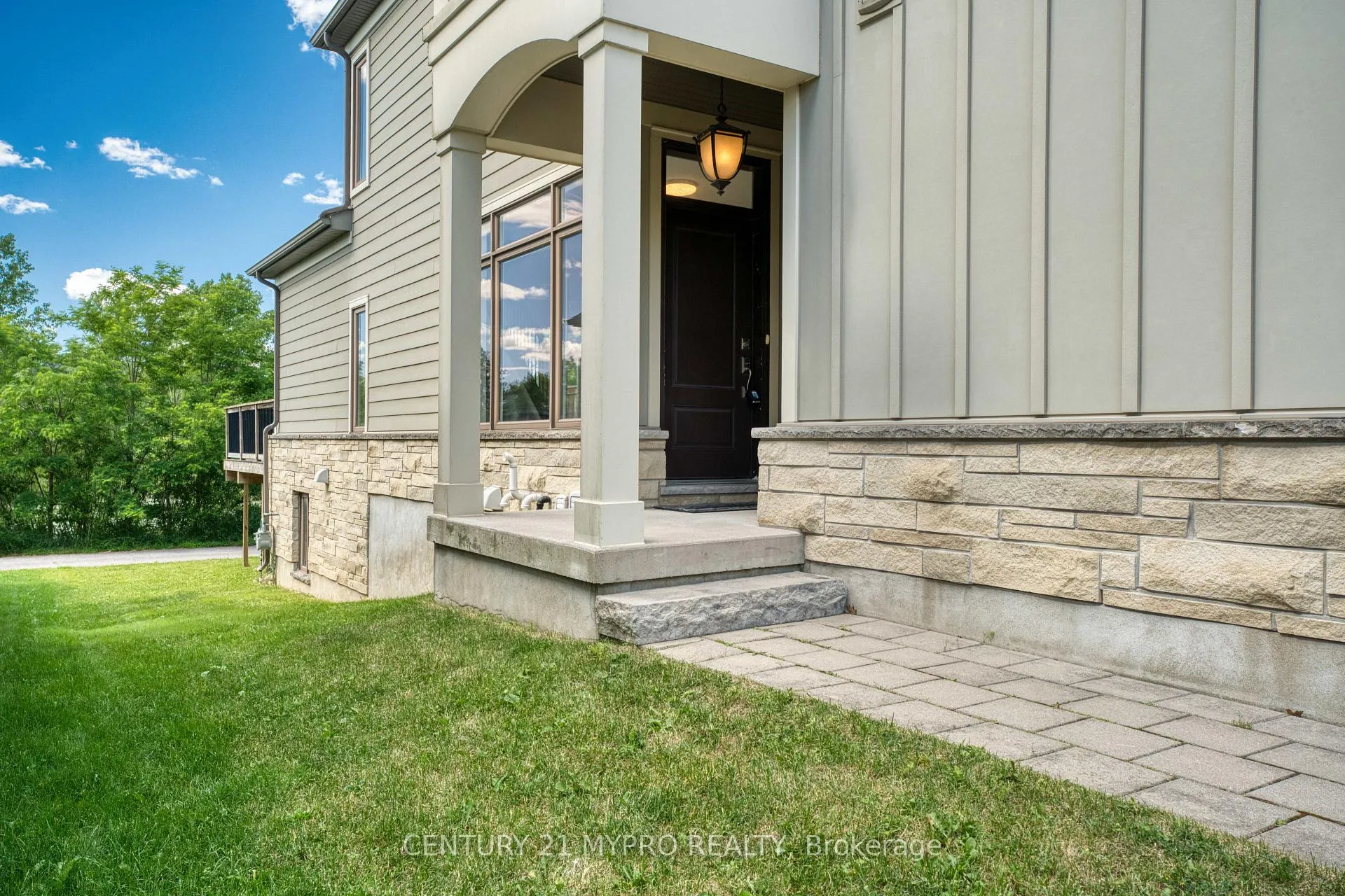 Photo 3 of 258 Callaway Road, London, North R — HOMEH