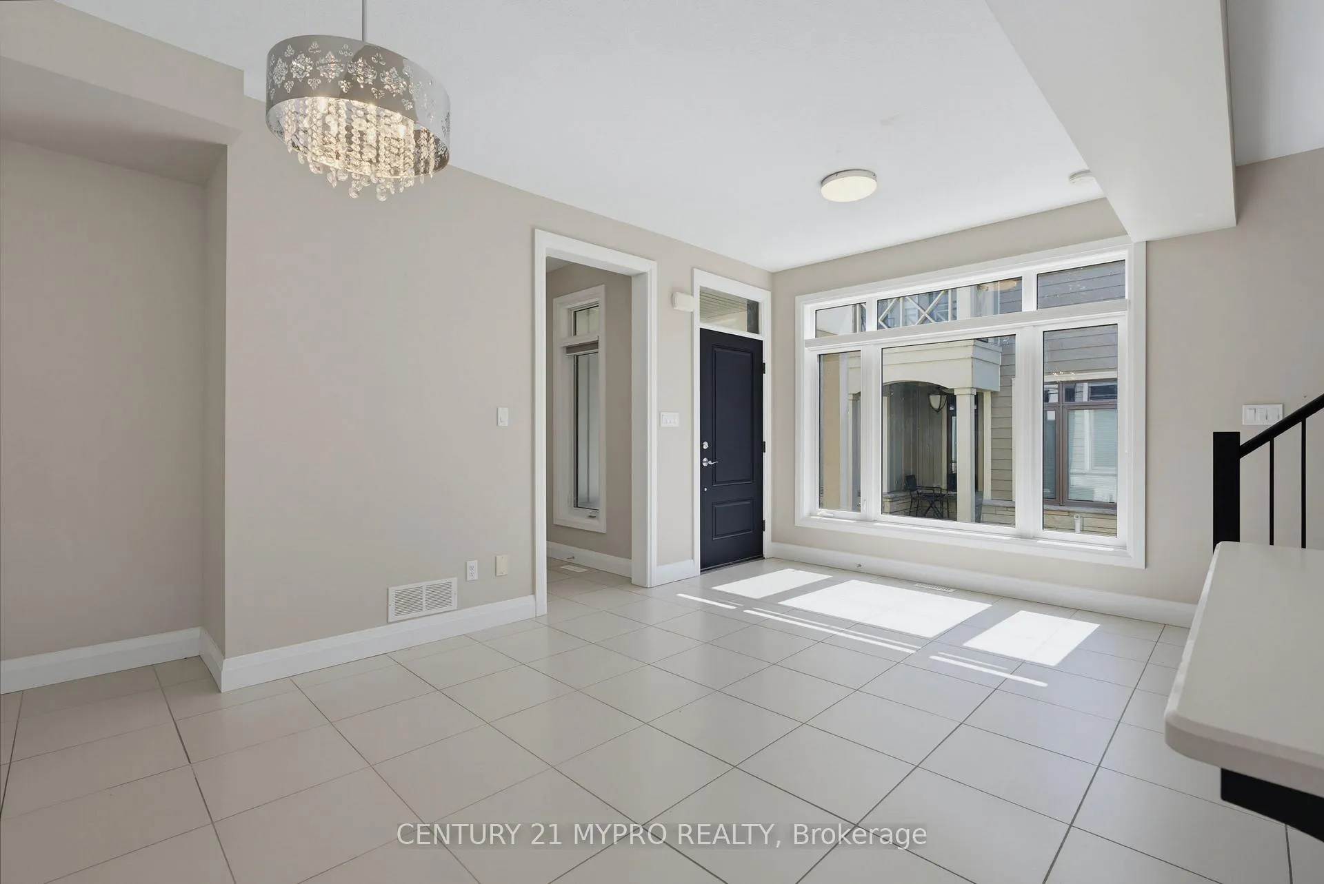 Photo 5 of 258 Callaway Road, London, North R — HOMEH