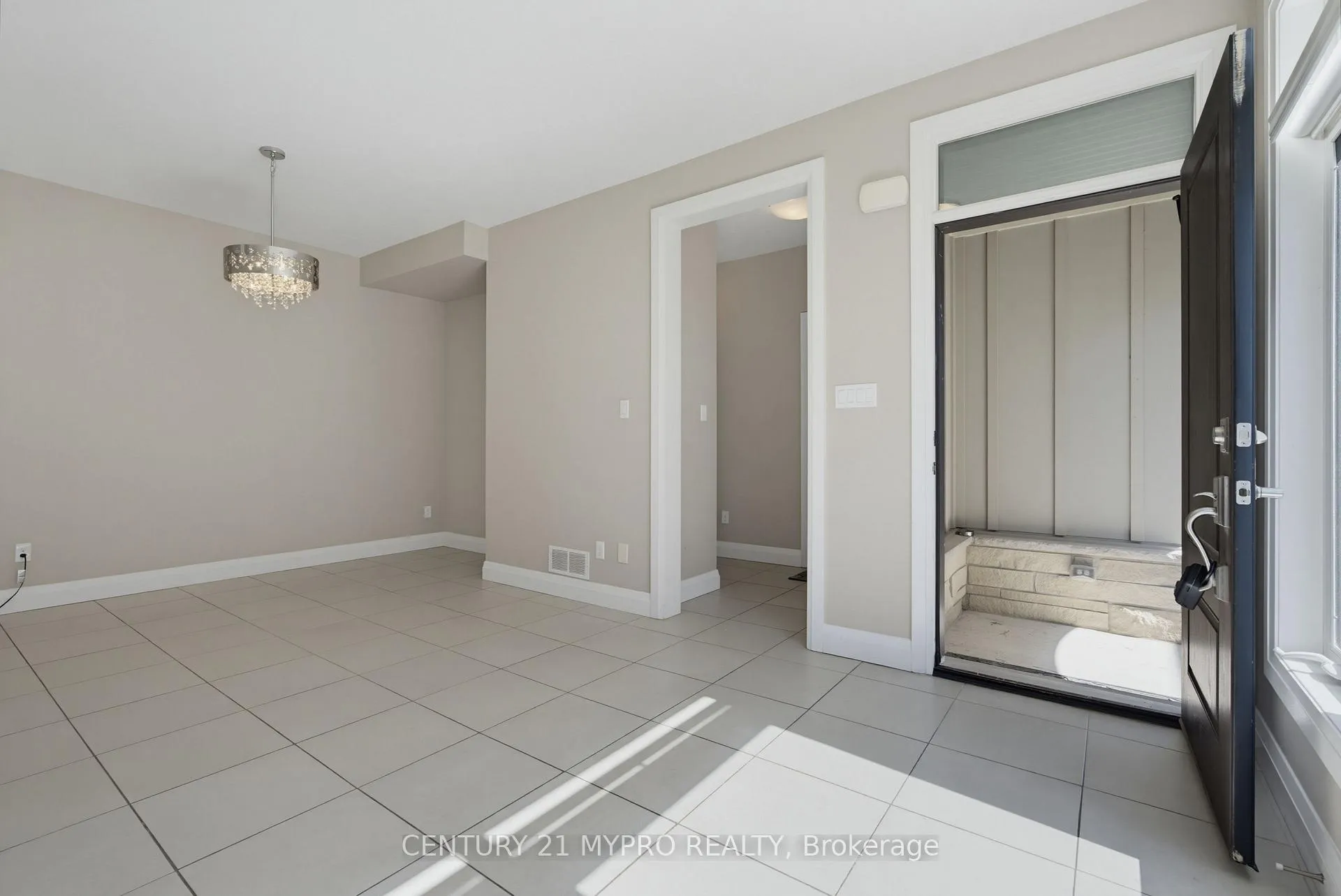 Photo 7 of 258 Callaway Road, London, North R — HOMEH