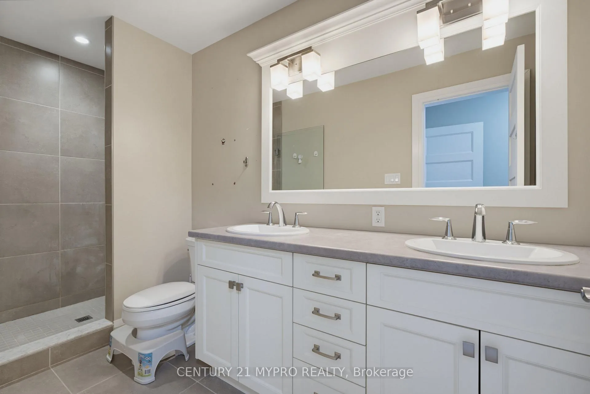 Photo 25 of 258 Callaway Road, London, North R — HOMEH