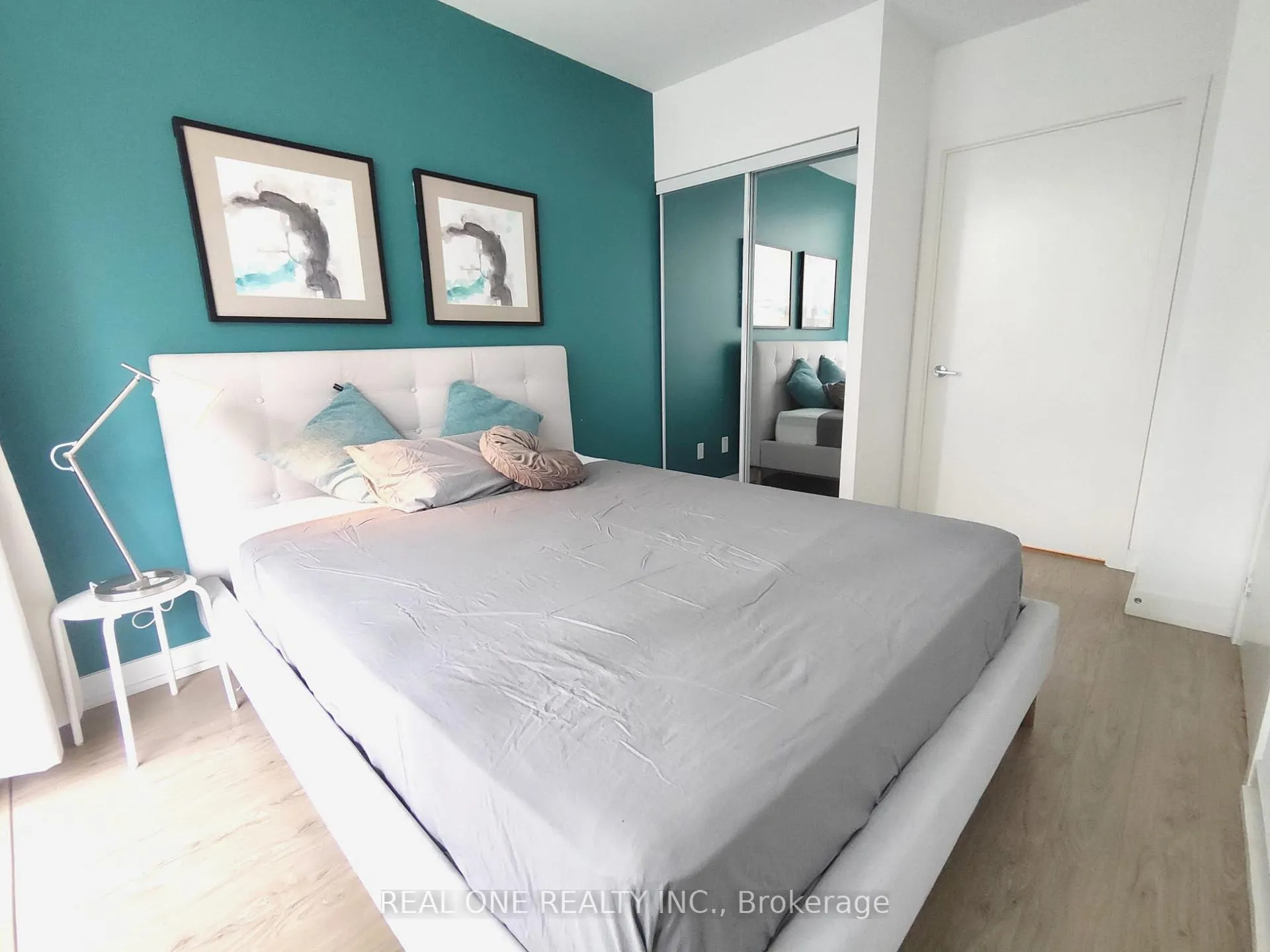 Photo 4 of Unit 822, 85 Wood Street, Toronto, Church-Yonge Corridor — HOMEH