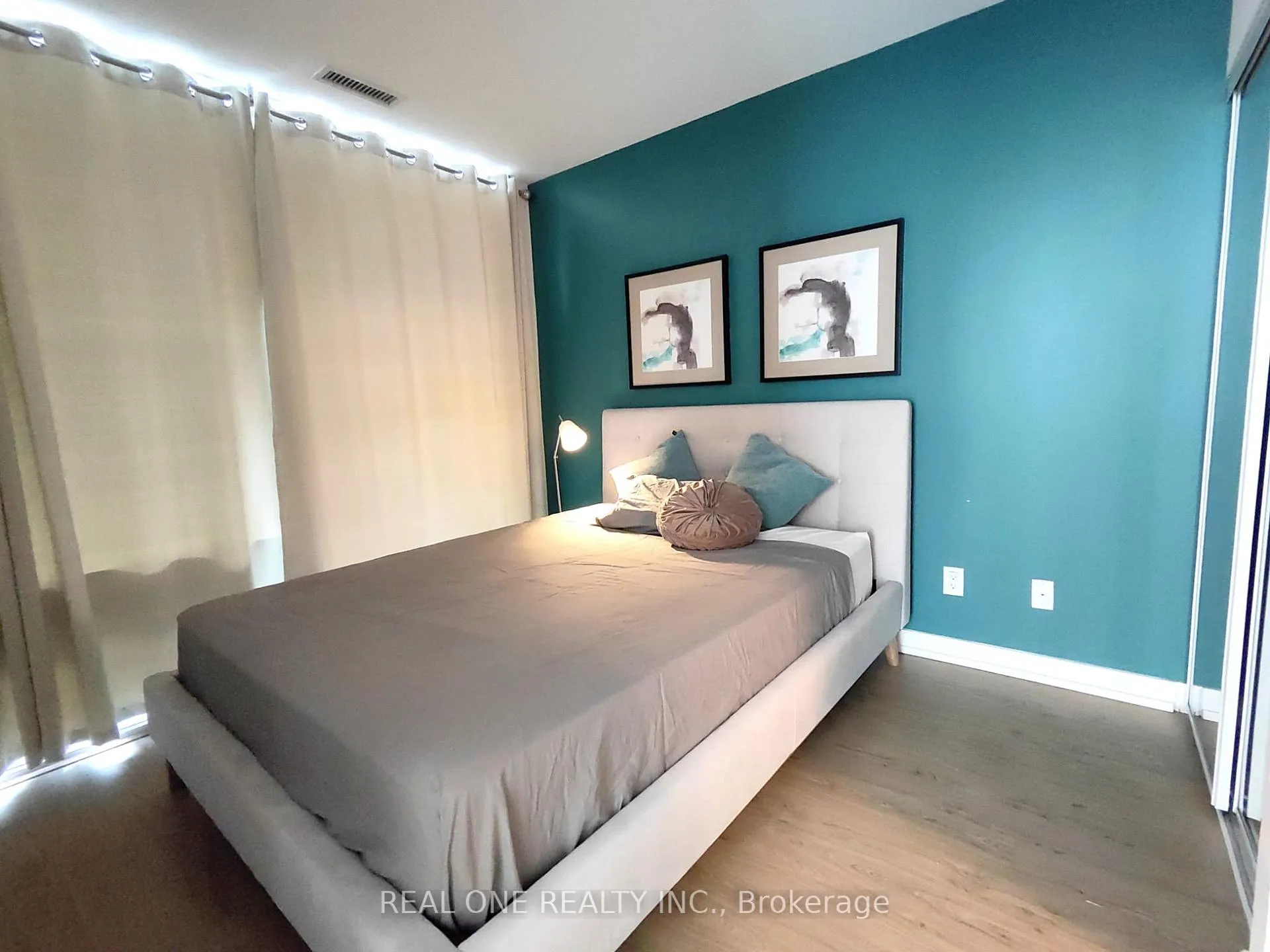 Photo 5 of Unit 822, 85 Wood Street, Toronto, Church-Yonge Corridor — HOMEH