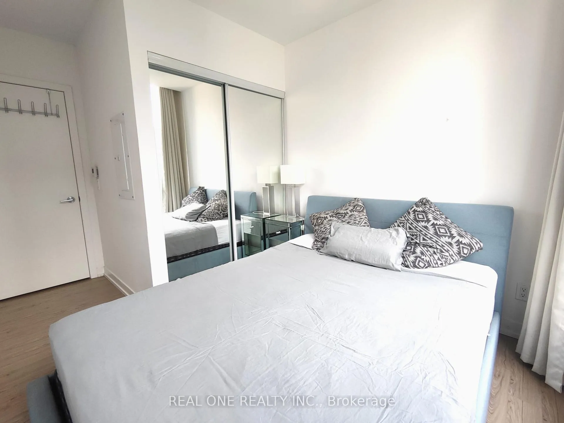 Photo 6 of Unit 822, 85 Wood Street, Toronto, Church-Yonge Corridor — HOMEH