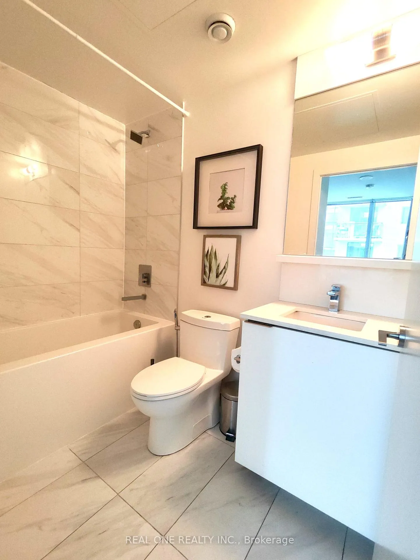 Photo 10 of Unit 822, 85 Wood Street, Toronto, Church-Yonge Corridor — HOMEH