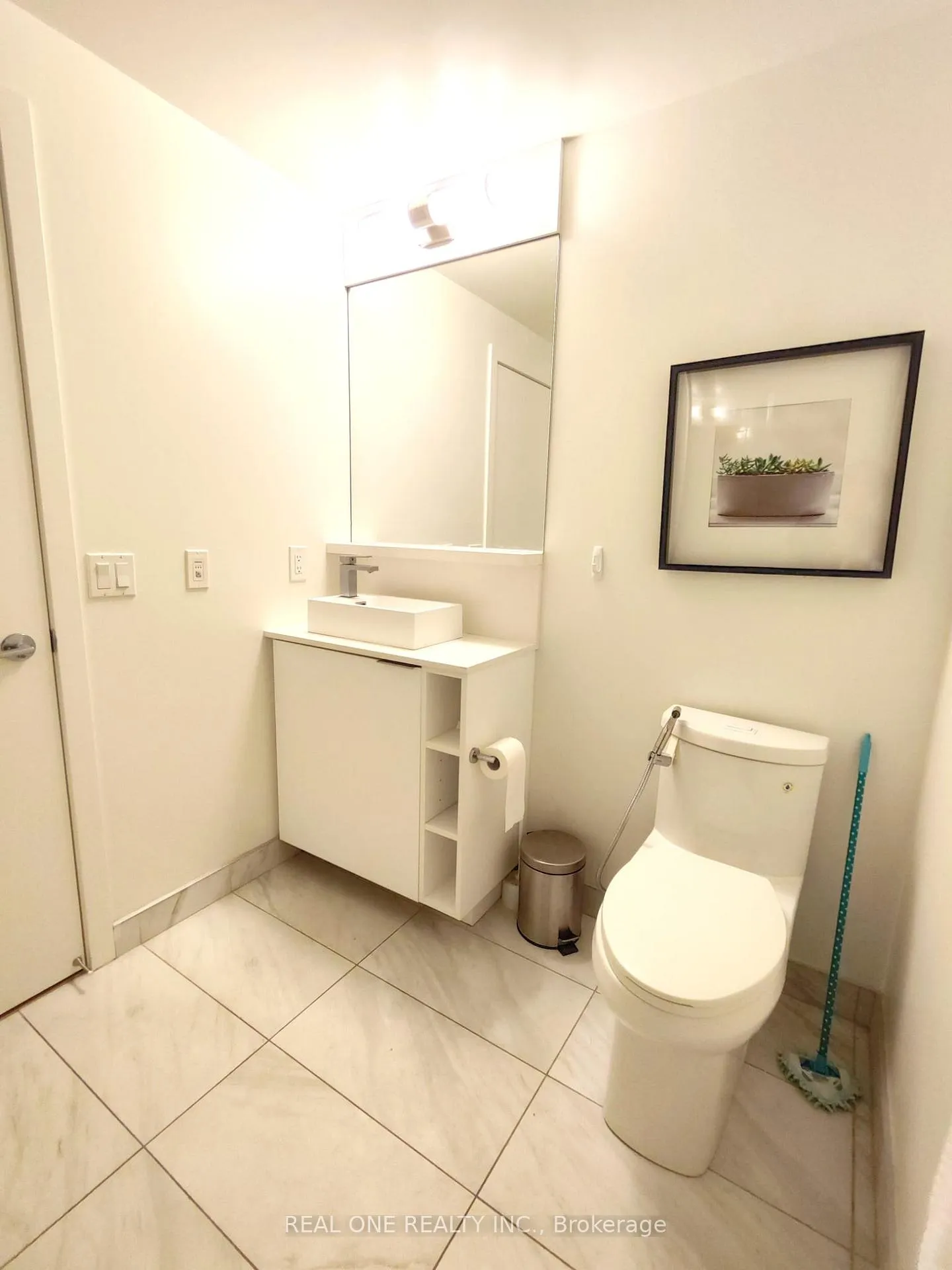 Photo 11 of Unit 822, 85 Wood Street, Toronto, Church-Yonge Corridor — HOMEH