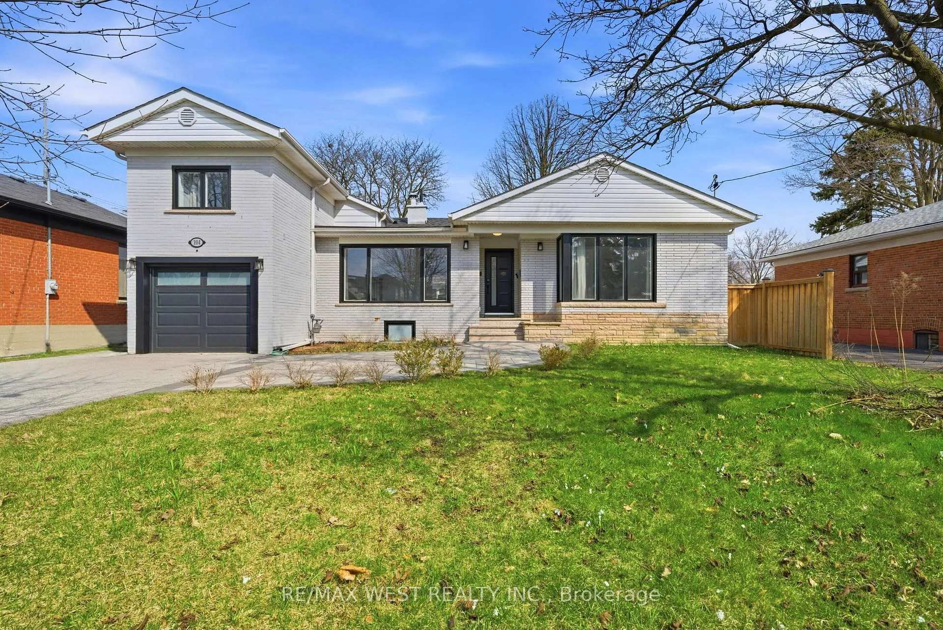 Front of 104 Great Oak Drive