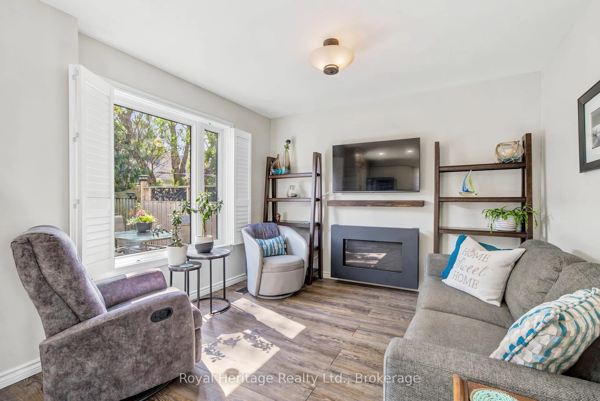 Photo 5 of 7 Waterview Lane, Clarington, Newcastle — HOMEH