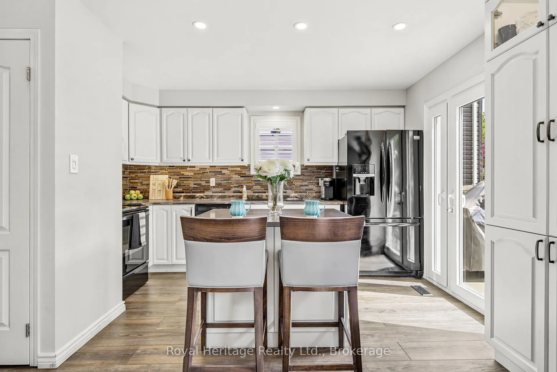 Photo 8 of 7 Waterview Lane, Clarington, Newcastle — HOMEH