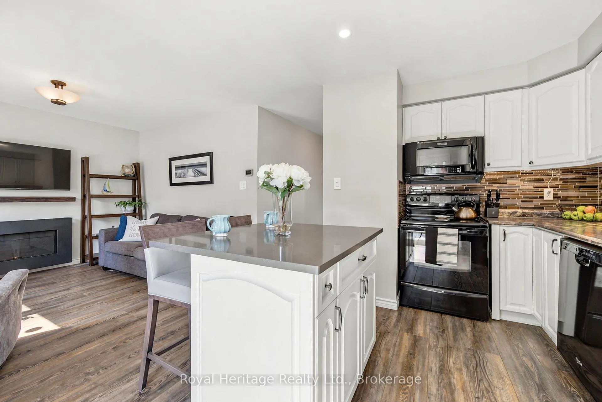 Photo 11 of 7 Waterview Lane, Clarington, Newcastle — HOMEH