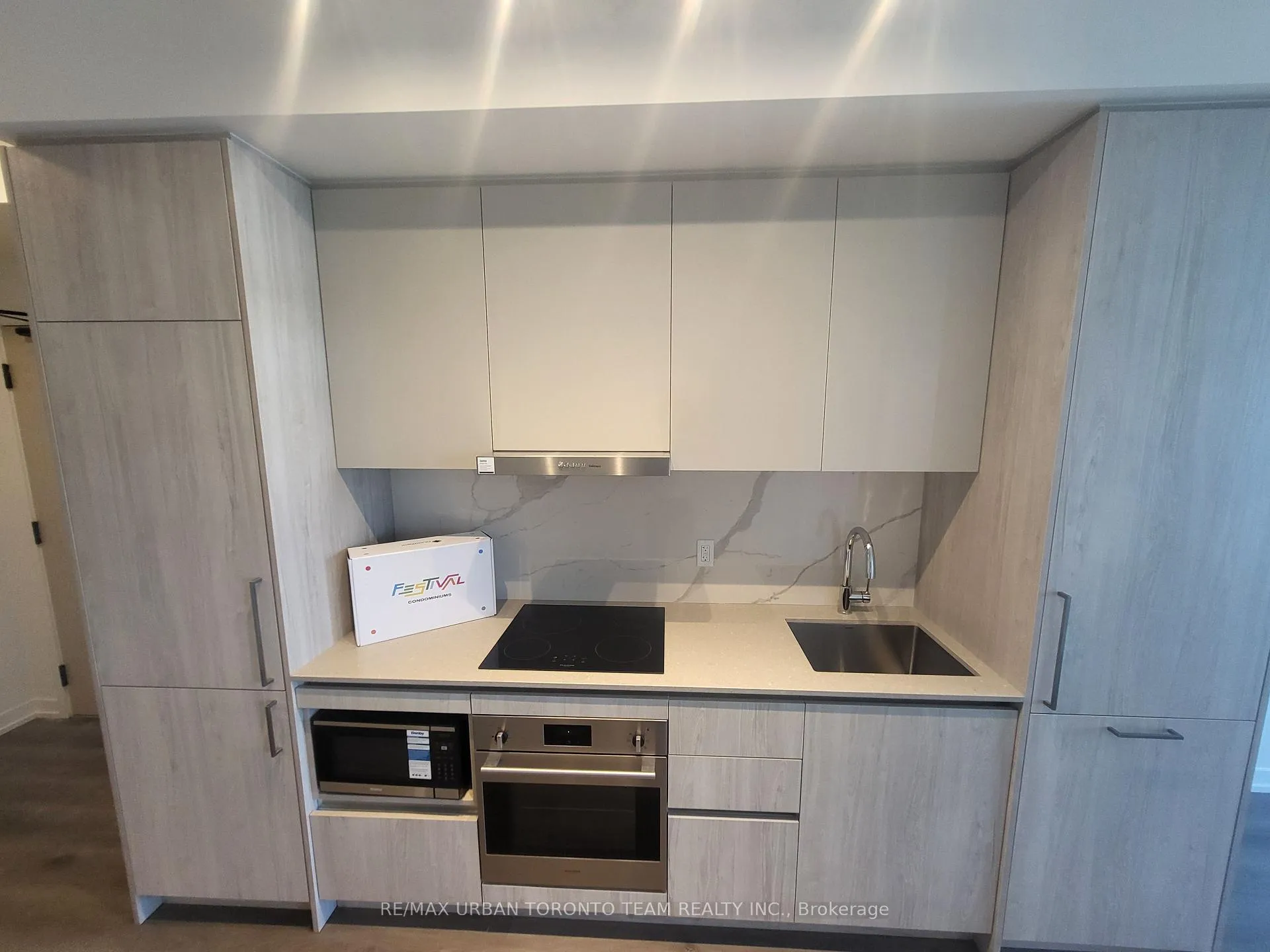 Photo 4 of Unit 6315, 225 Commerce Street, Vaughan, Vaughan Corporate Centre — HOMEH