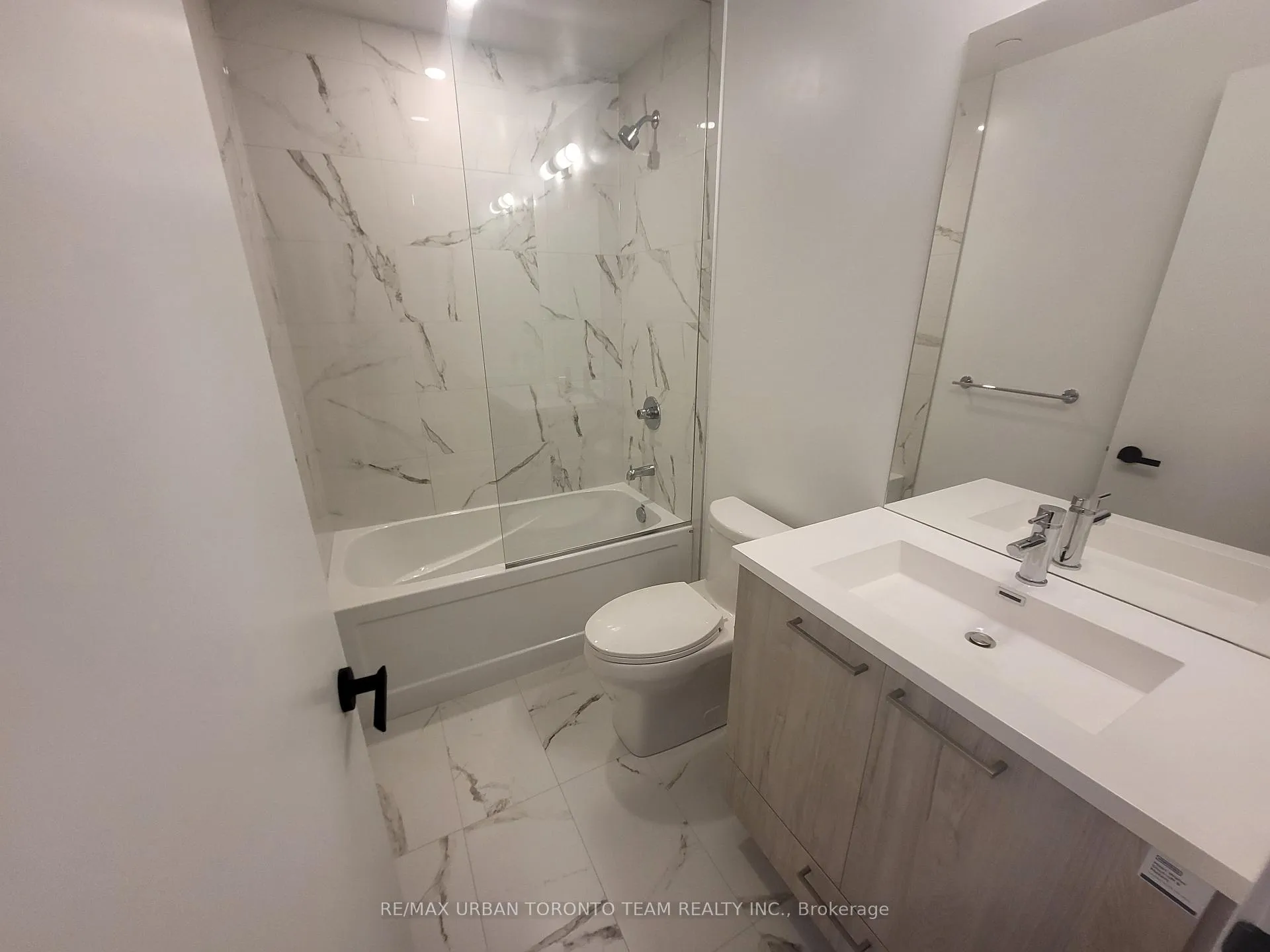 Photo 16 of Unit 6315, 225 Commerce Street, Vaughan, Vaughan Corporate Centre — HOMEH