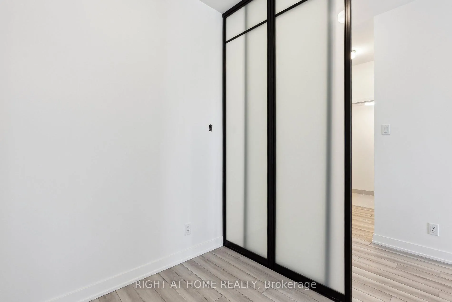 Photo 11 of Unit 1007, 55 Clarington Boulevard, Clarington, Bowmanville — HOMEH