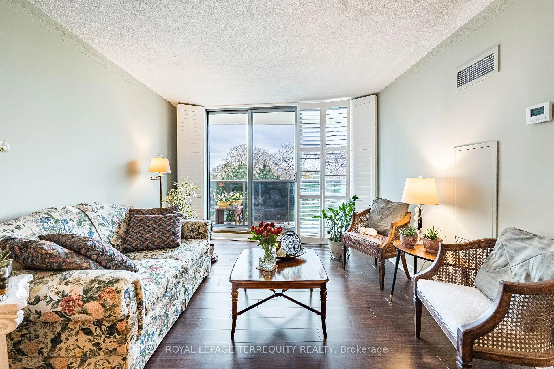 Photo 6 of Unit 306, 299 Mill Road, Etobicoke, Markland Wood — HOMEH