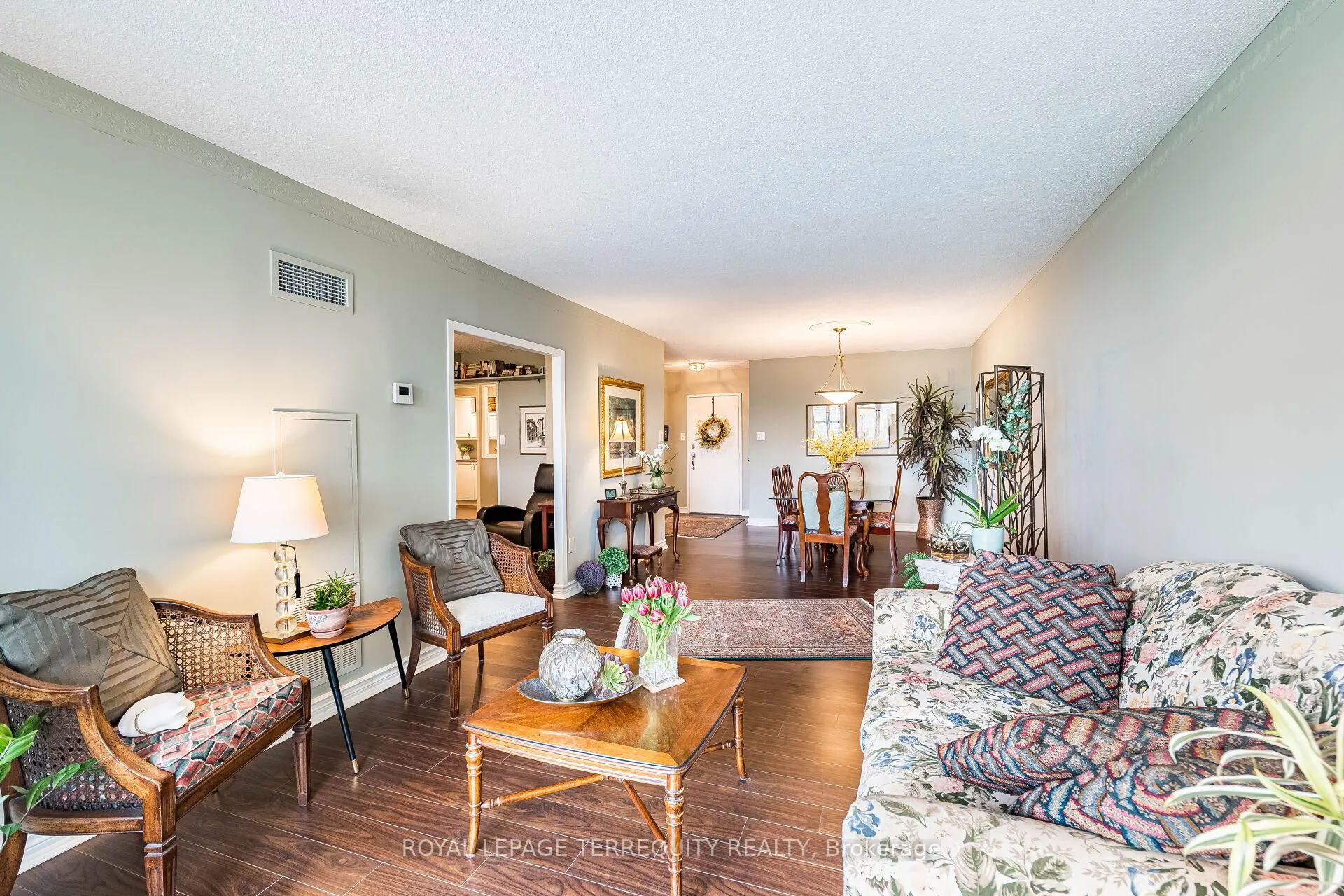Photo 8 of Unit 306, 299 Mill Road, Etobicoke, Markland Wood — HOMEH