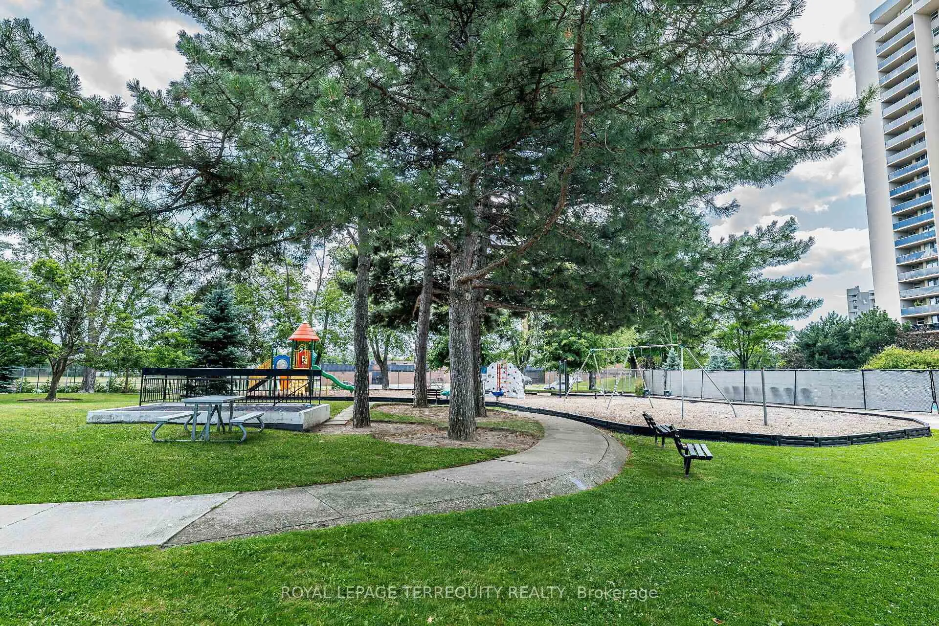 Photo 42 of Unit 306, 299 Mill Road, Etobicoke, Markland Wood — HOMEH