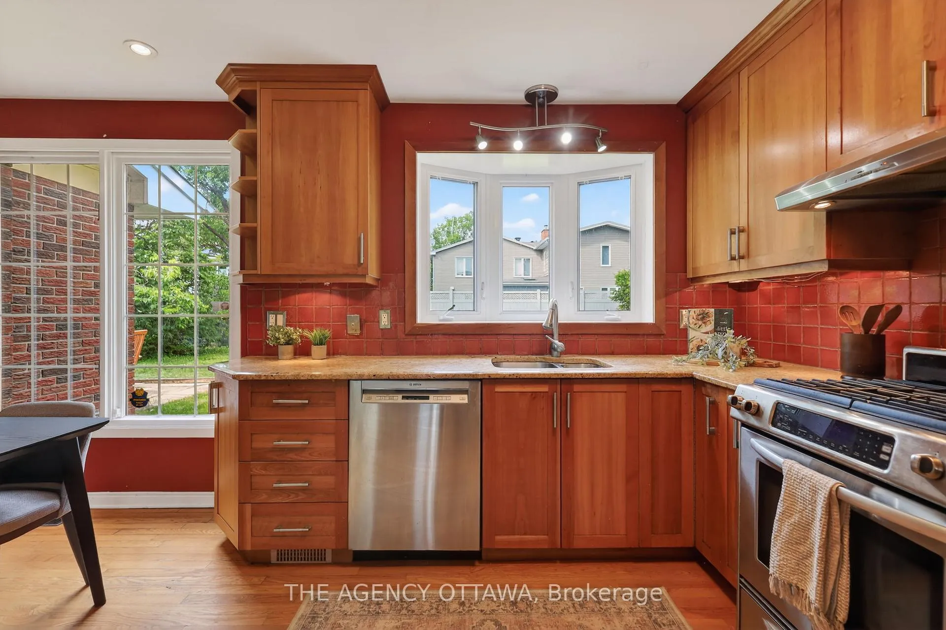 Photo 13 of 1681 Amberdale Crescent, Ottawa, Guildwood Estates - Urbandale Acres — HOMEH