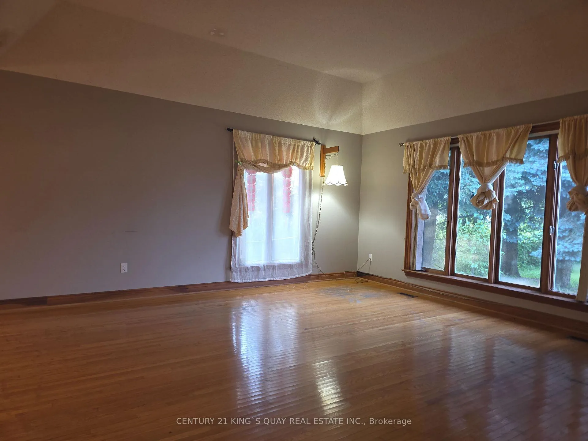 Photo 6 of 43 Helen Avenue, Markham, Village Green-South Unionville — HOMEH