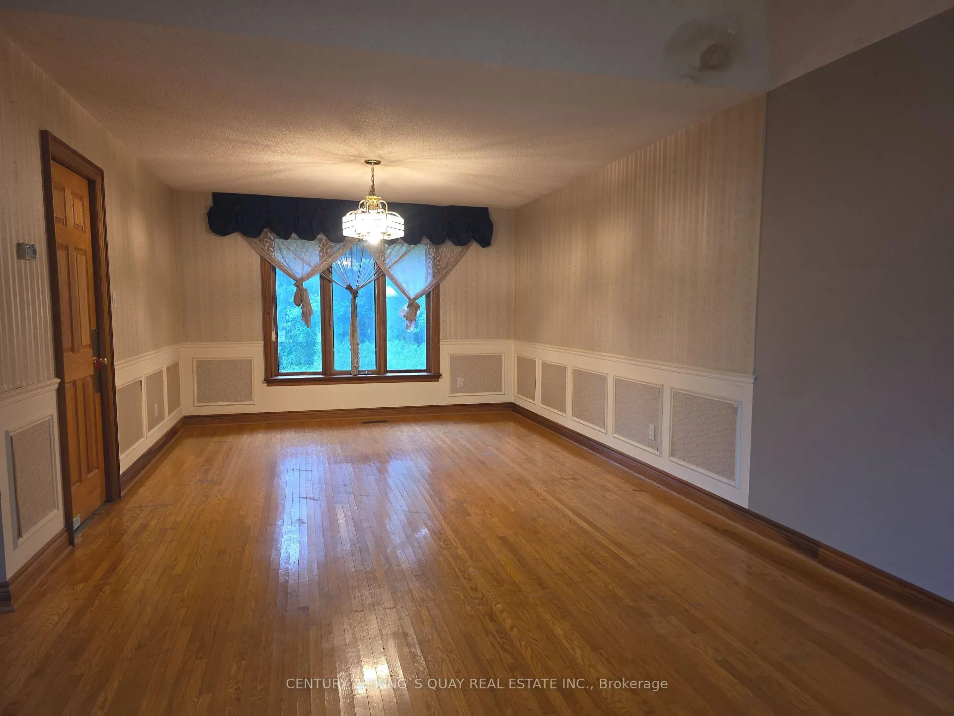 Photo 8 of 43 Helen Avenue, Markham, Village Green-South Unionville — HOMEH
