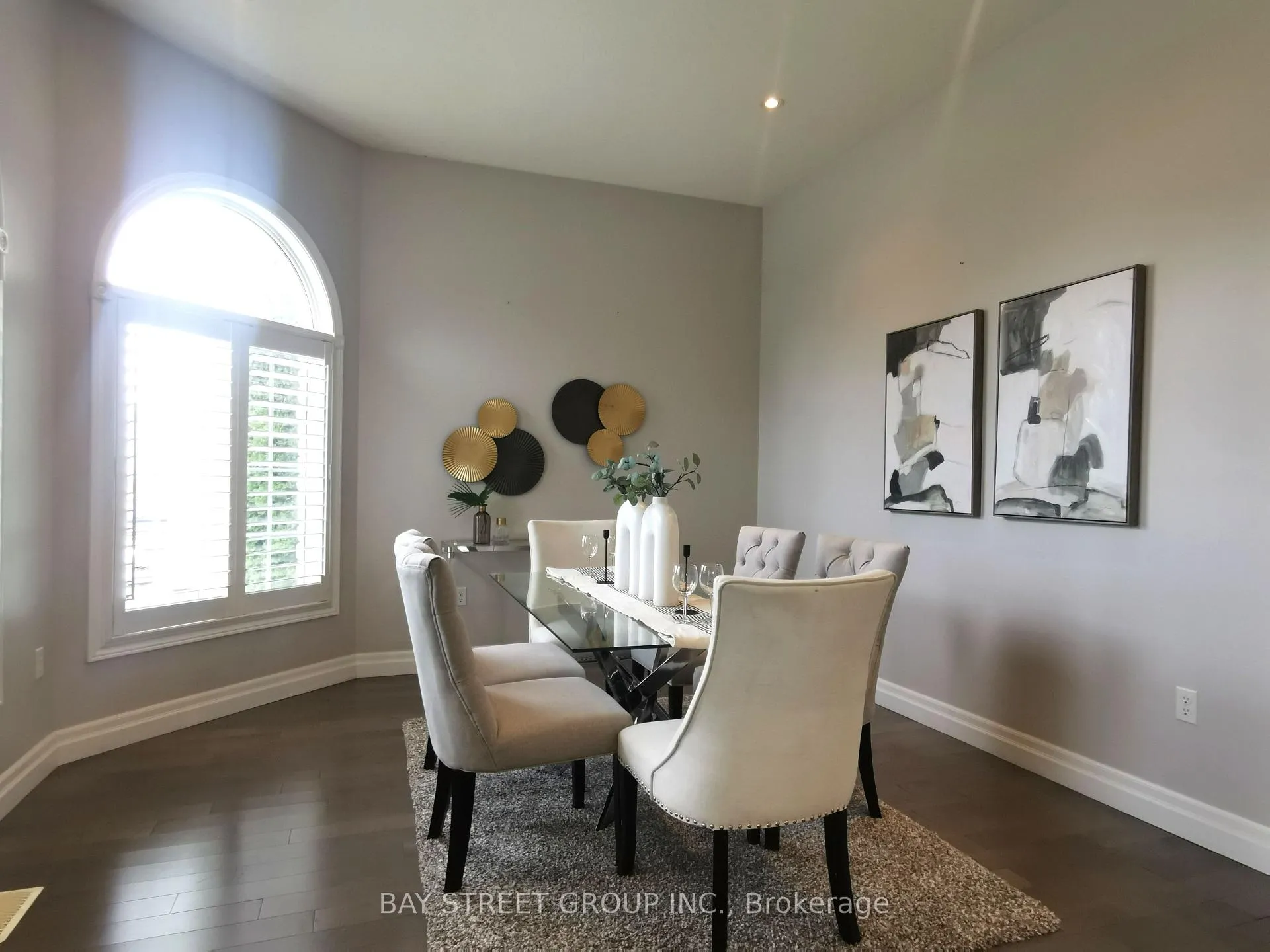 Photo 5 of 19 Falcon Crescent, Barrie, Innis-Shore — HOMEH
