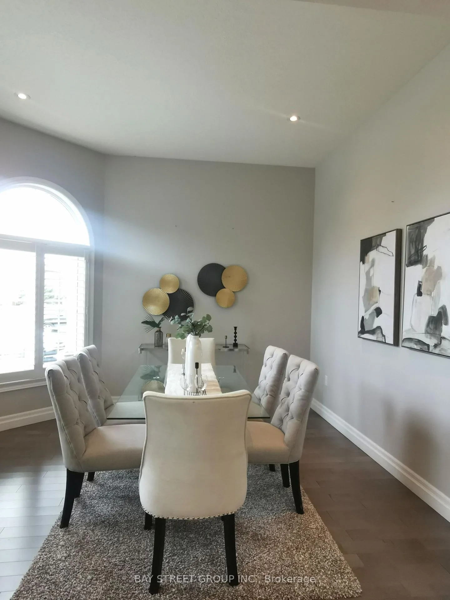Photo 7 of 19 Falcon Crescent, Barrie, Innis-Shore — HOMEH