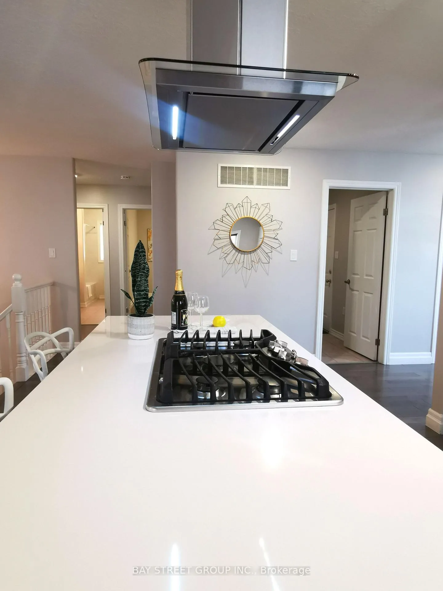 Photo 11 of 19 Falcon Crescent, Barrie, Innis-Shore — HOMEH