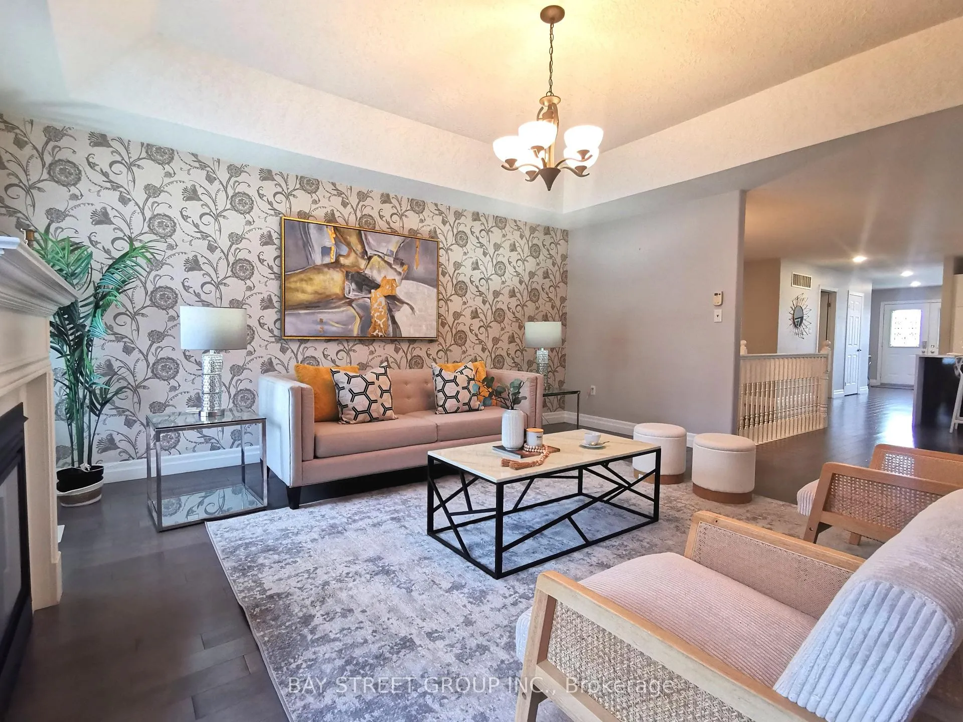 Photo 15 of 19 Falcon Crescent, Barrie, Innis-Shore — HOMEH