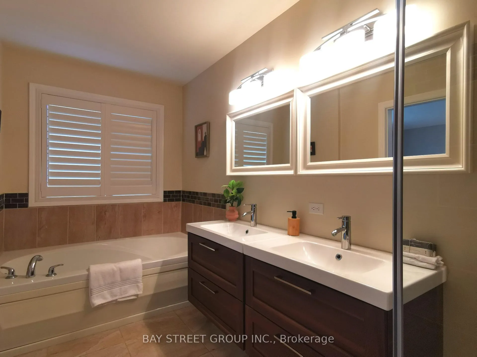 Photo 19 of 19 Falcon Crescent, Barrie, Innis-Shore — HOMEH