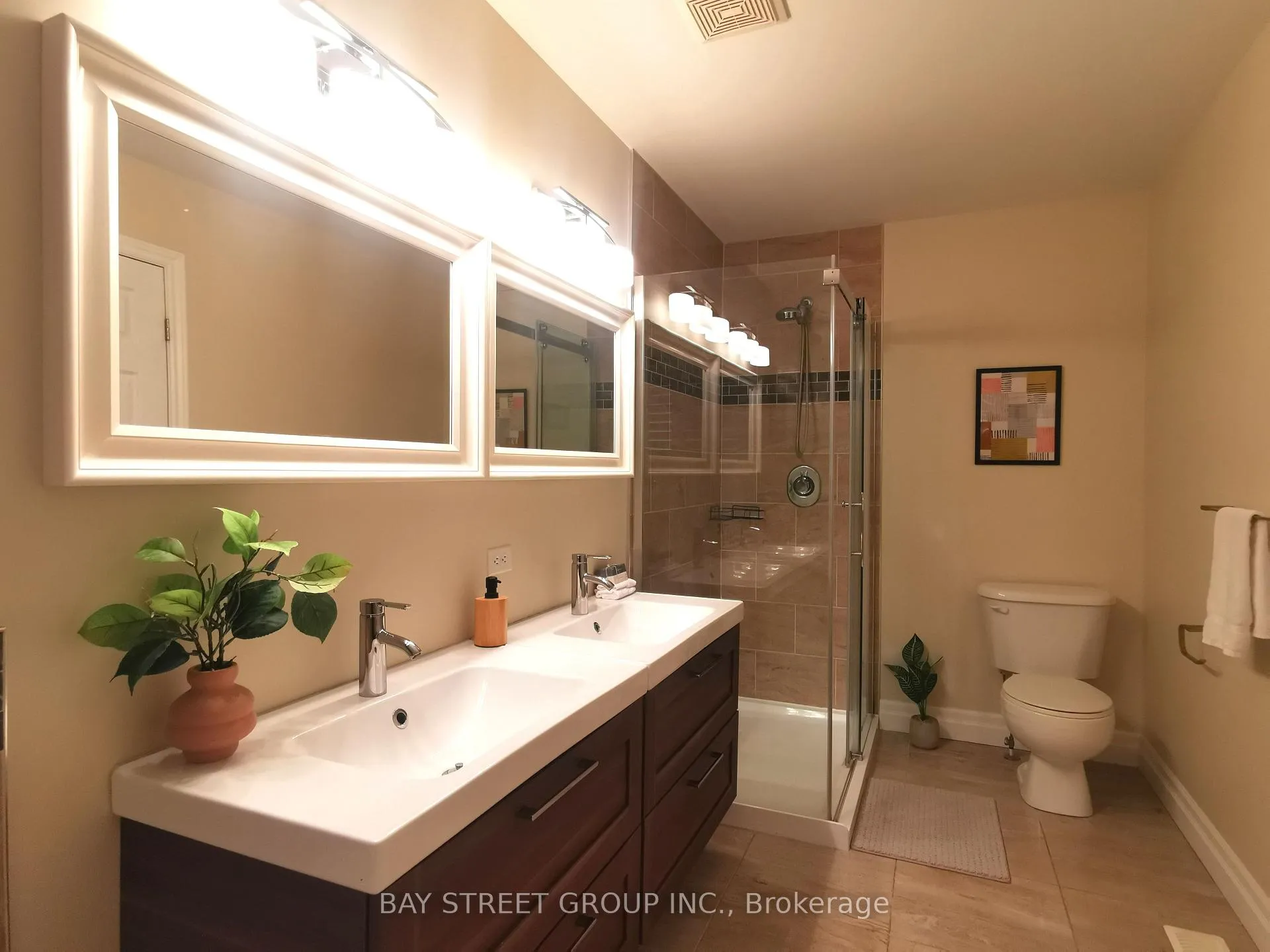 Photo 20 of 19 Falcon Crescent, Barrie, Innis-Shore — HOMEH