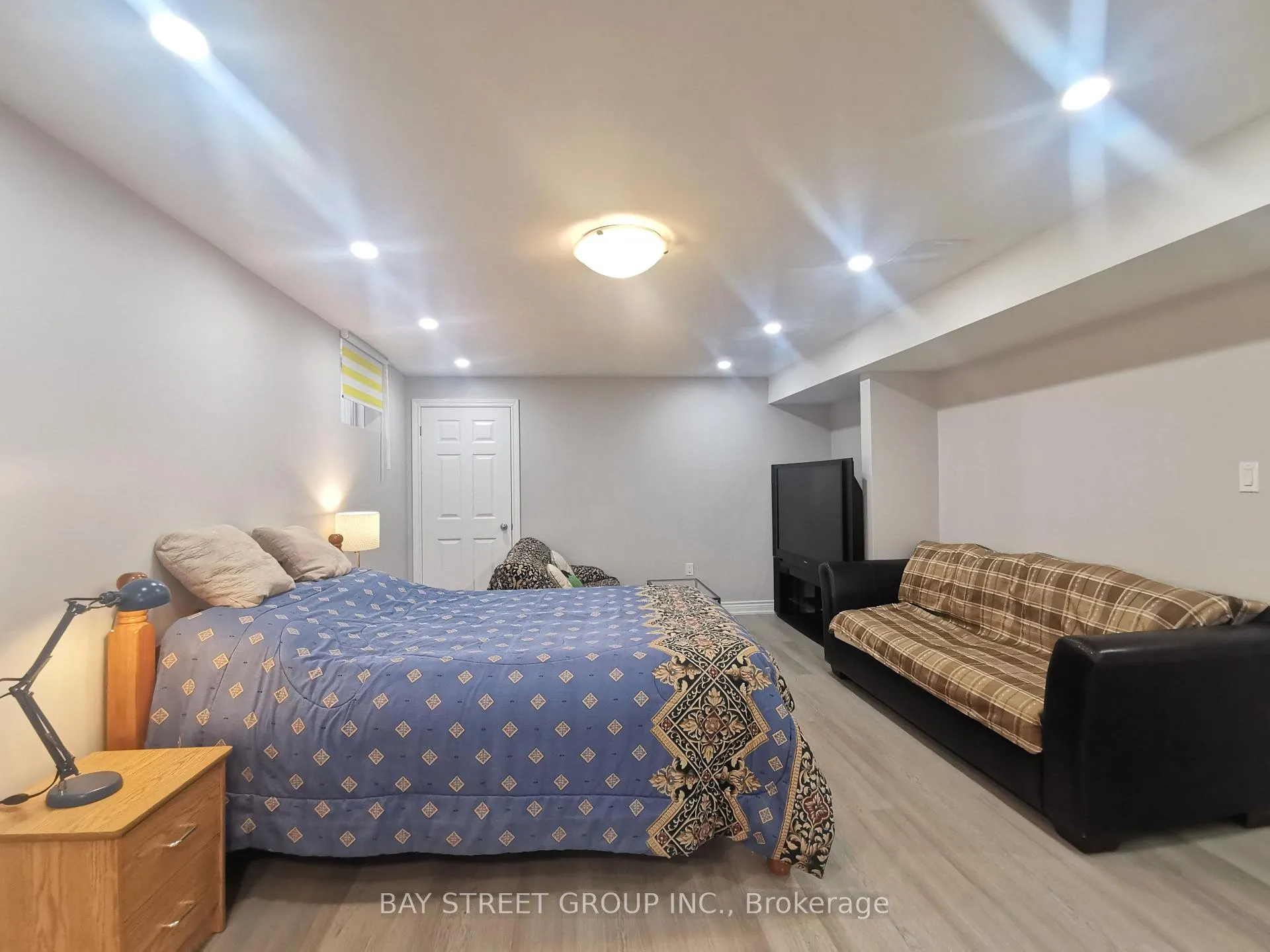 Photo 24 of 19 Falcon Crescent, Barrie, Innis-Shore — HOMEH