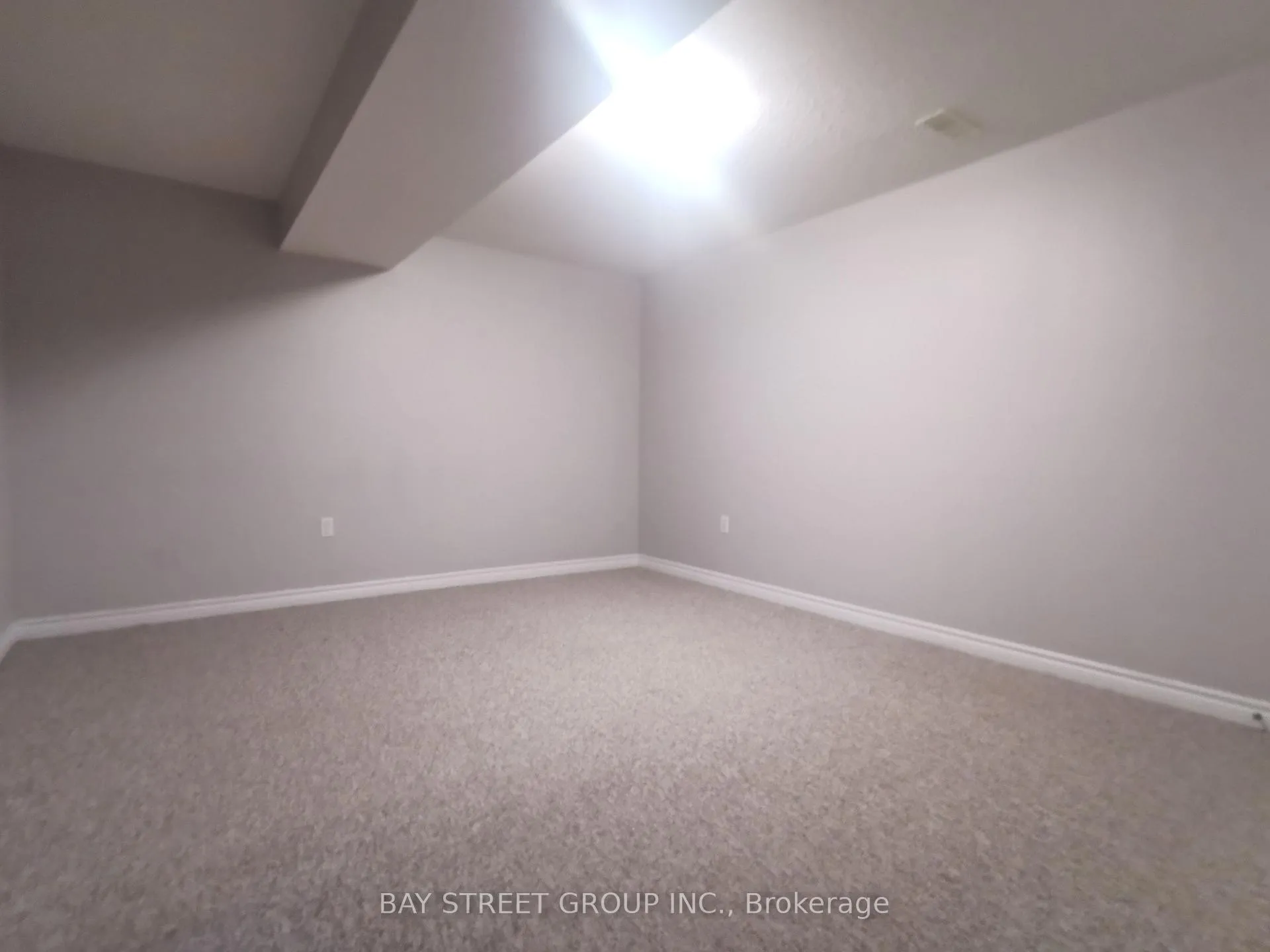 Photo 25 of 19 Falcon Crescent, Barrie, Innis-Shore — HOMEH