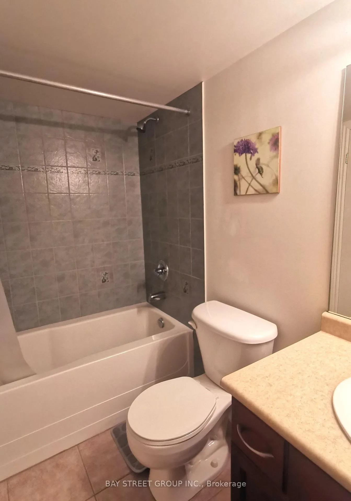 Photo 28 of 19 Falcon Crescent, Barrie, Innis-Shore — HOMEH