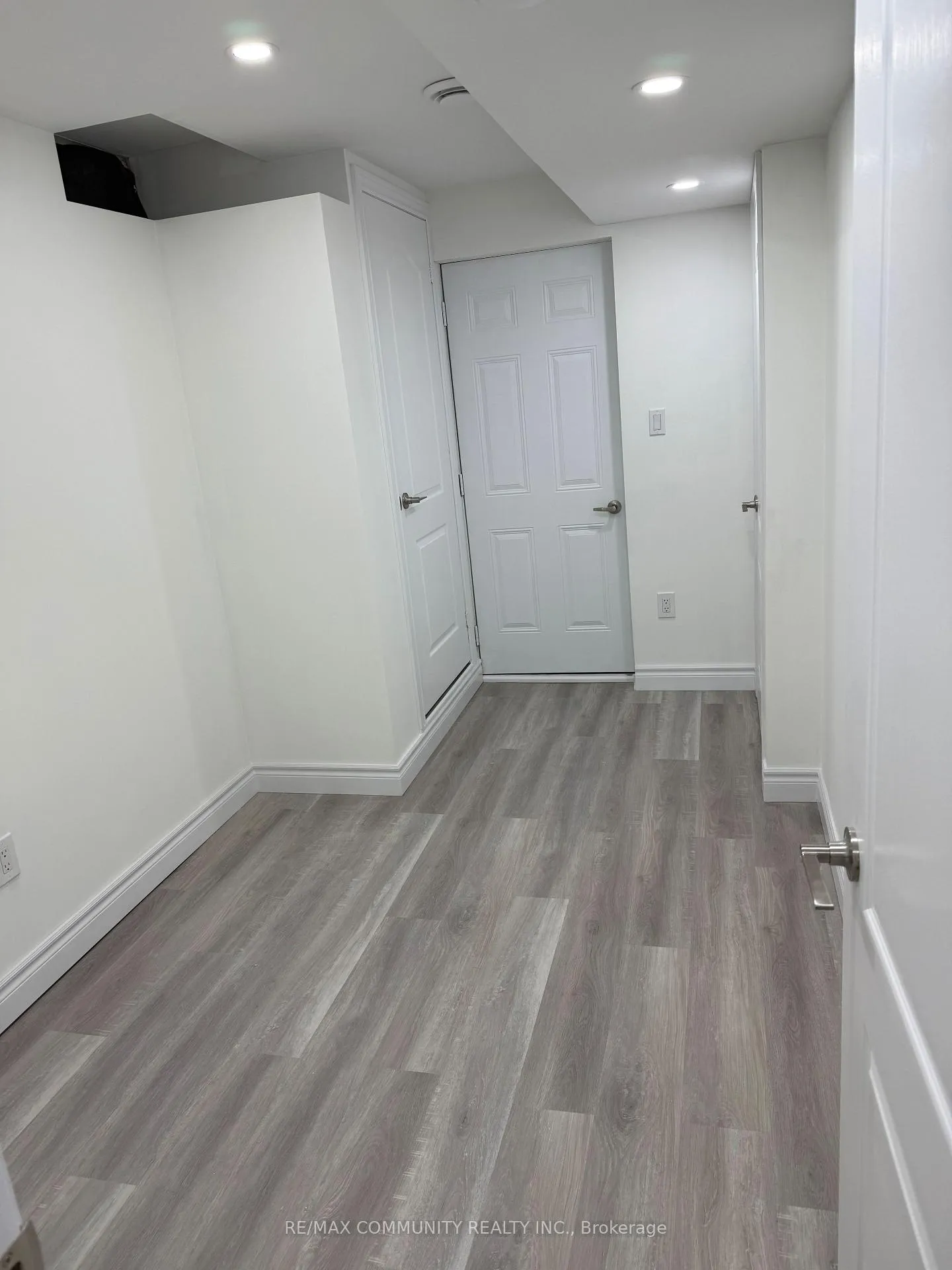 Photo 2 of 387 Tennant Circle, Vaughan, Vellore Village — HOMEH