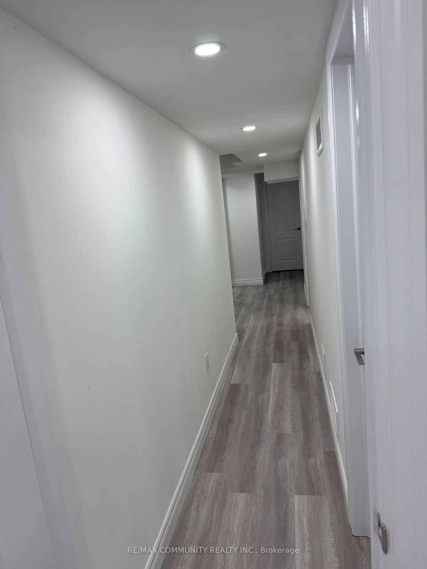 Photo 3 of 387 Tennant Circle, Vaughan, Vellore Village — HOMEH