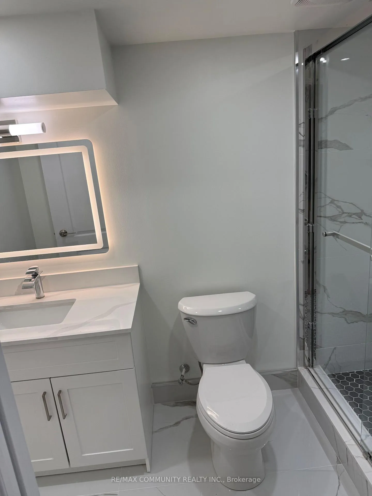 Photo 5 of 387 Tennant Circle, Vaughan, Vellore Village — HOMEH