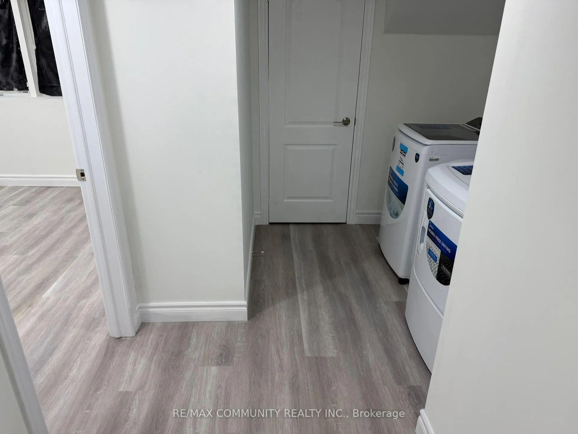 Photo 8 of 387 Tennant Circle, Vaughan, Vellore Village — HOMEH