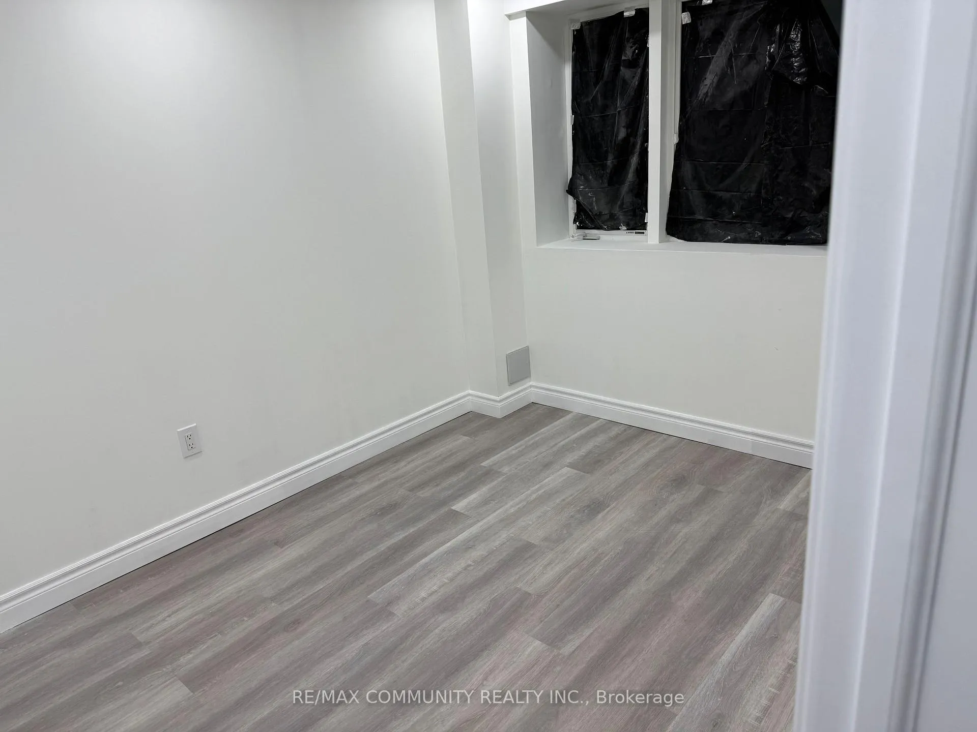 Photo 9 of 387 Tennant Circle, Vaughan, Vellore Village — HOMEH