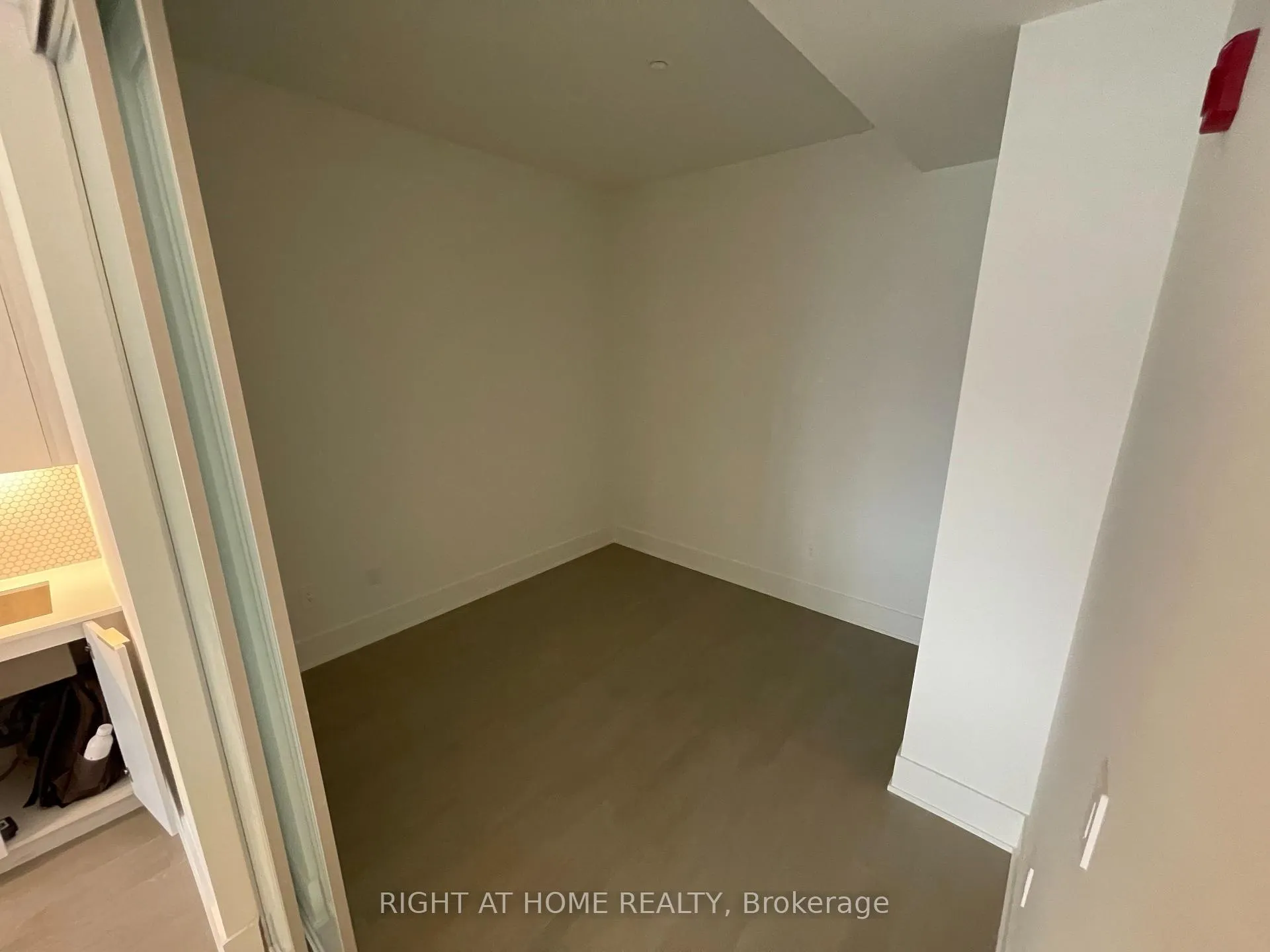 Photo 10 of Unit 412, 495 Logan Avenue, Toronto, North Riverdale — HOMEH