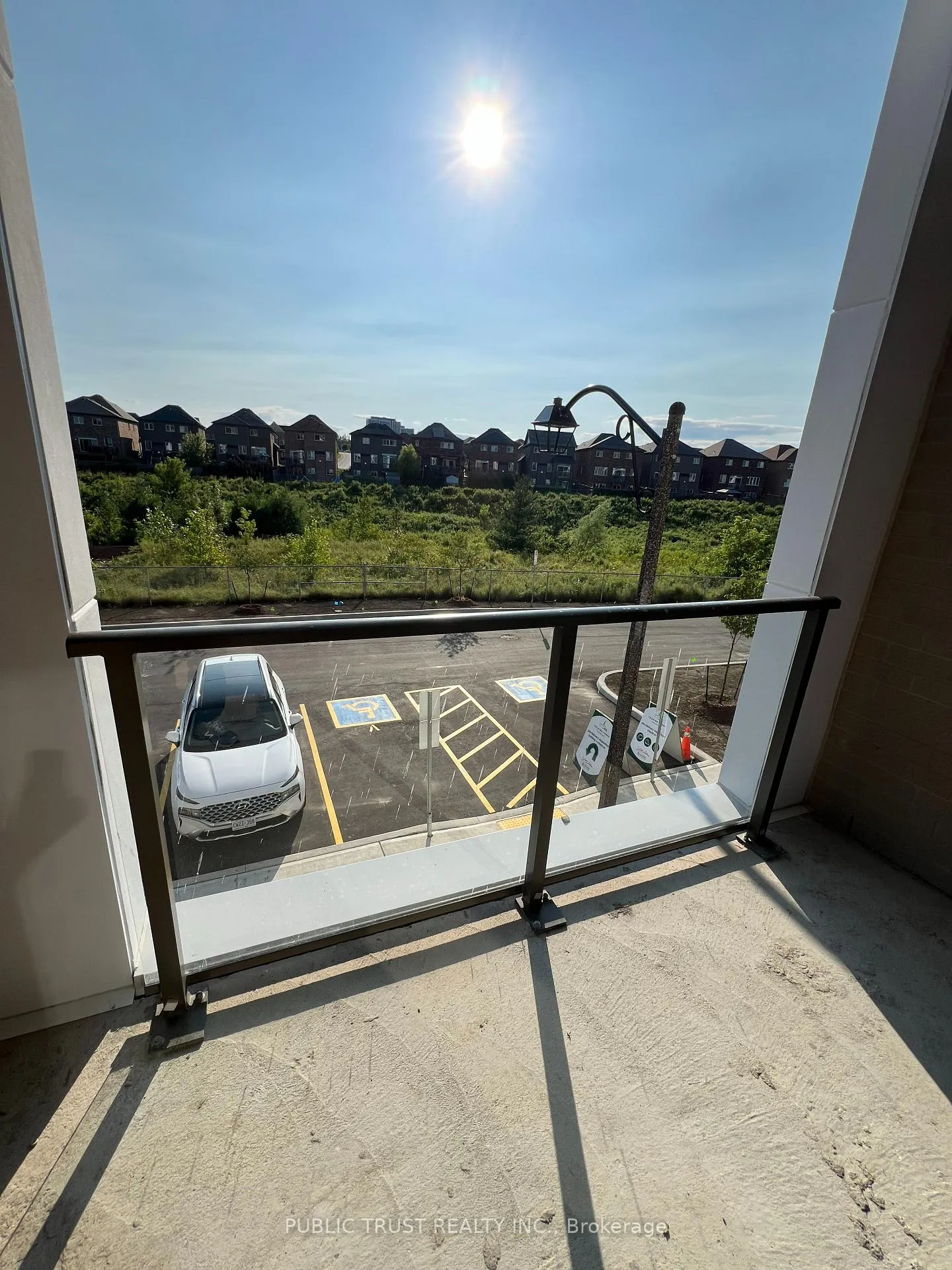 Photo 4 of Unit 211, 385 Arctic Red Dr, Oshawa, Windfields — HOMEH