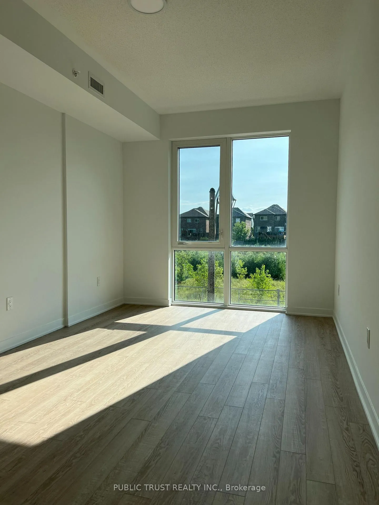 Photo 5 of Unit 211, 385 Arctic Red Dr, Oshawa, Windfields — HOMEH