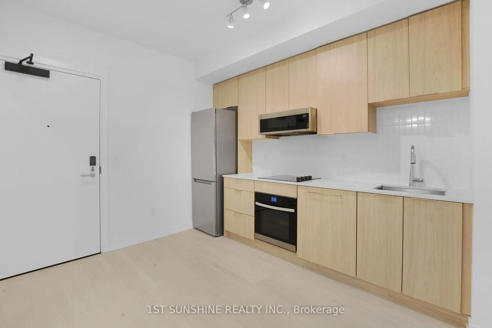 Photo 2 of Unit 321, 2501 Saw Whet Boulevard, Oakville, Glen Abbey — HOMEH