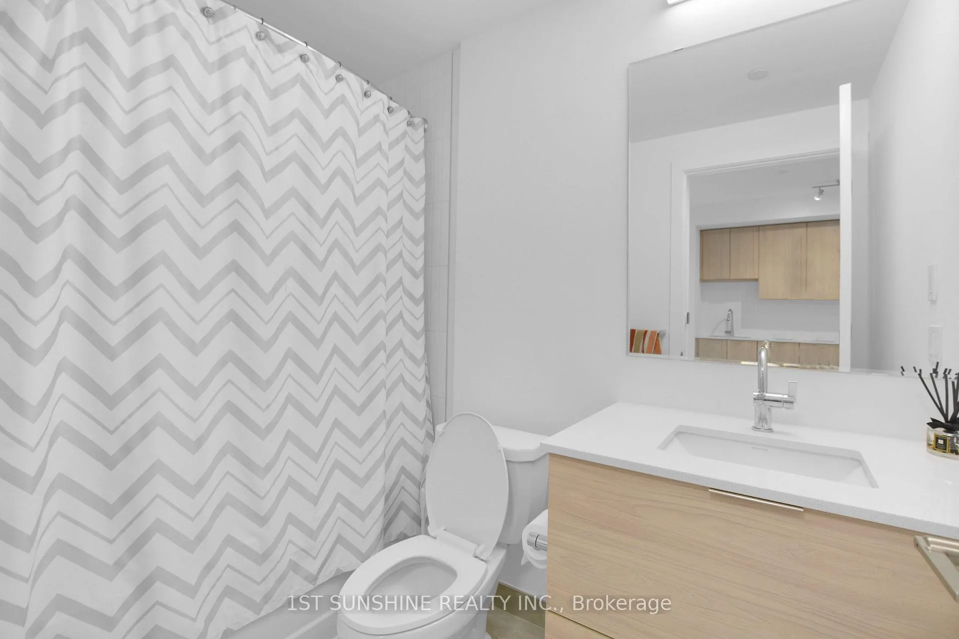 Photo 5 of Unit 321, 2501 Saw Whet Boulevard, Oakville, Glen Abbey — HOMEH