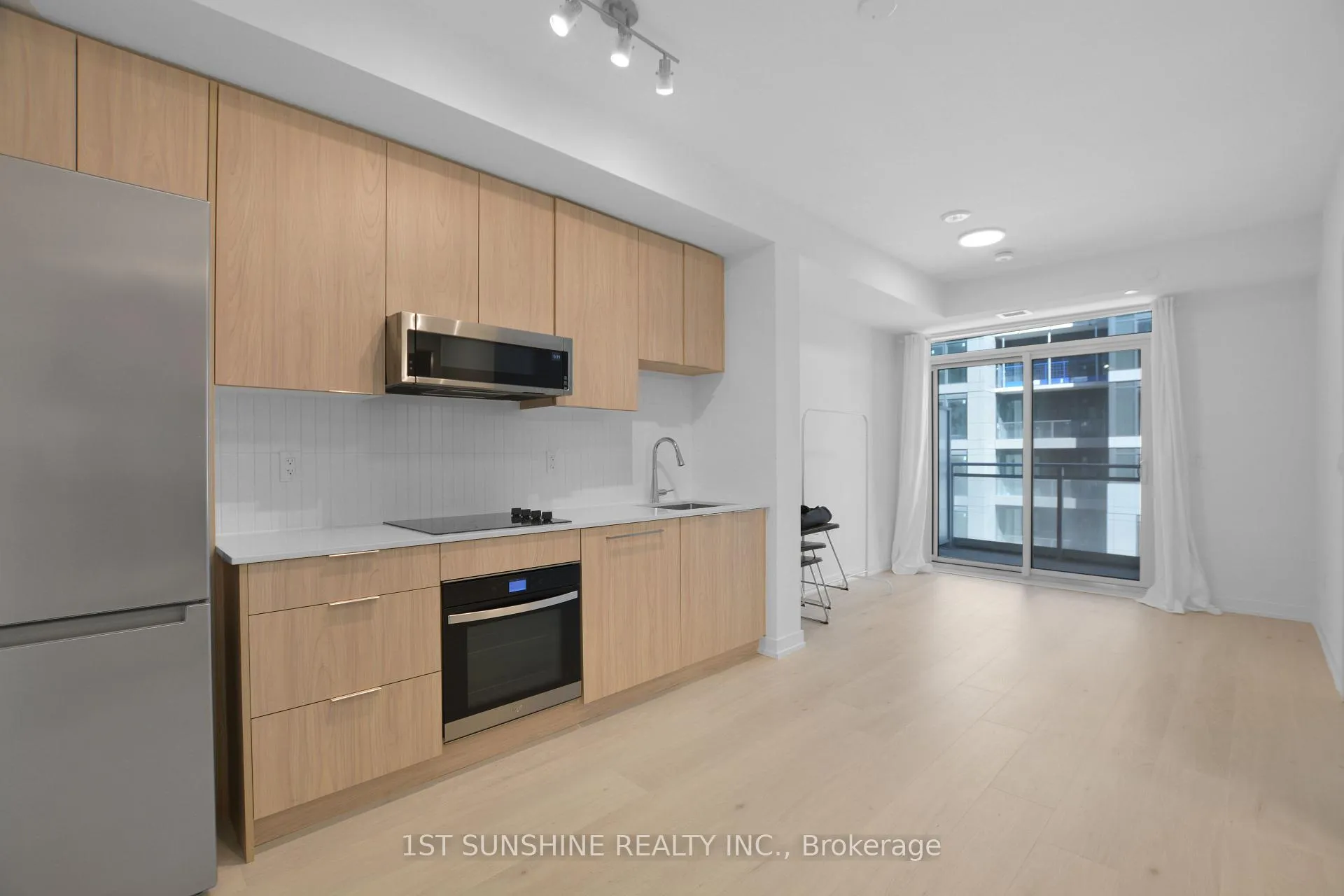 Photo 6 of Unit 321, 2501 Saw Whet Boulevard, Oakville, Glen Abbey — HOMEH