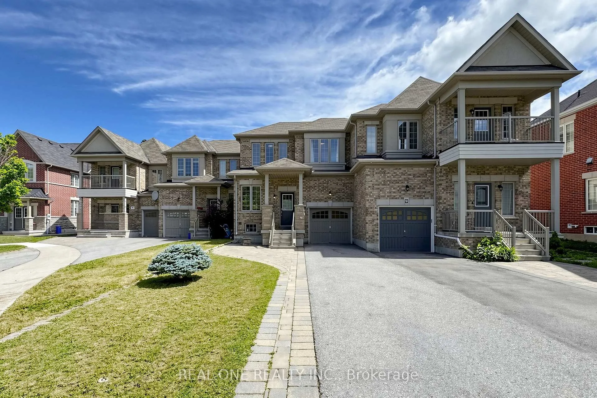 Photo 1 of 11 Moore's Court, Markham, Box Grove — HOMEH