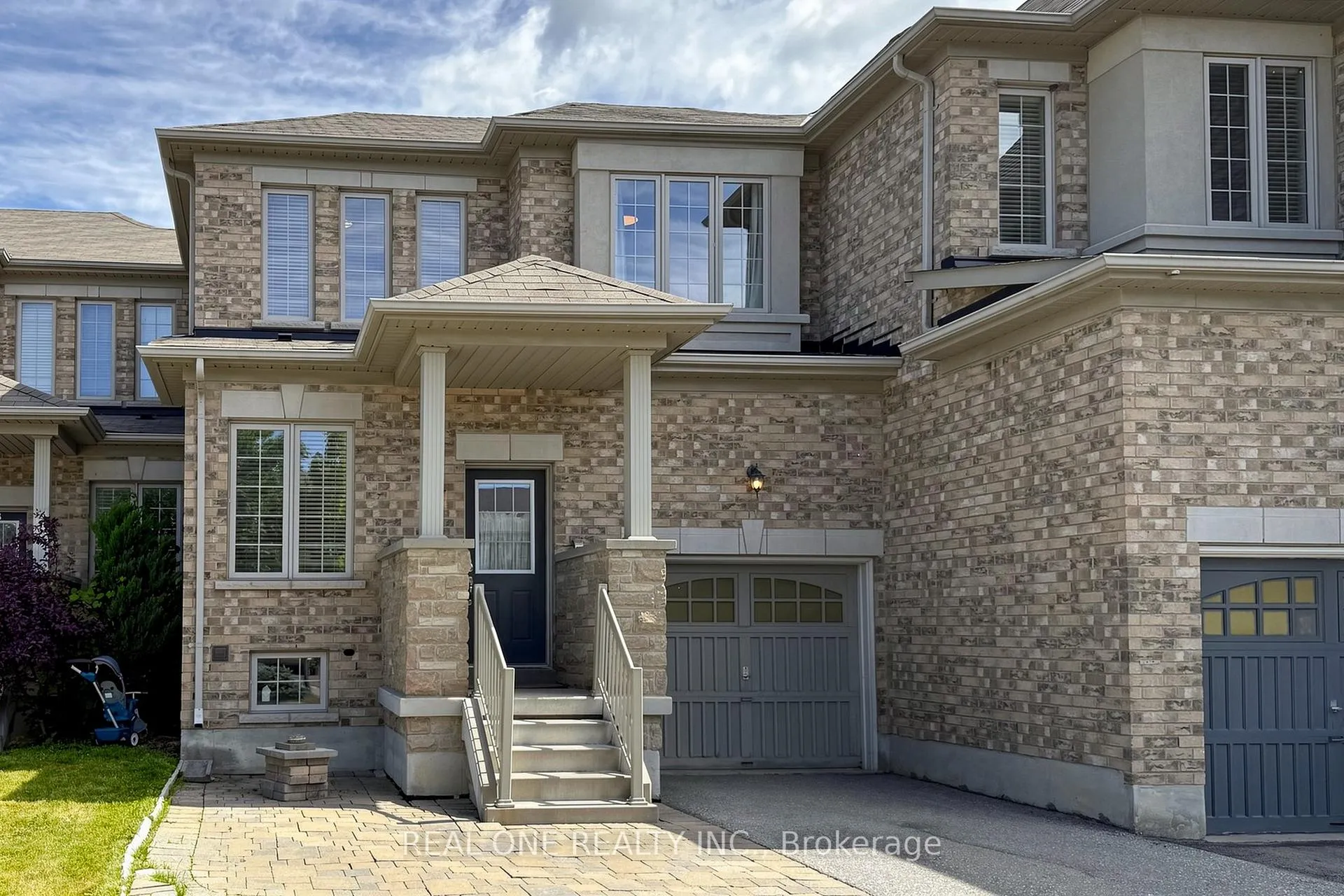 Photo 2 of 11 Moore's Court, Markham, Box Grove — HOMEH