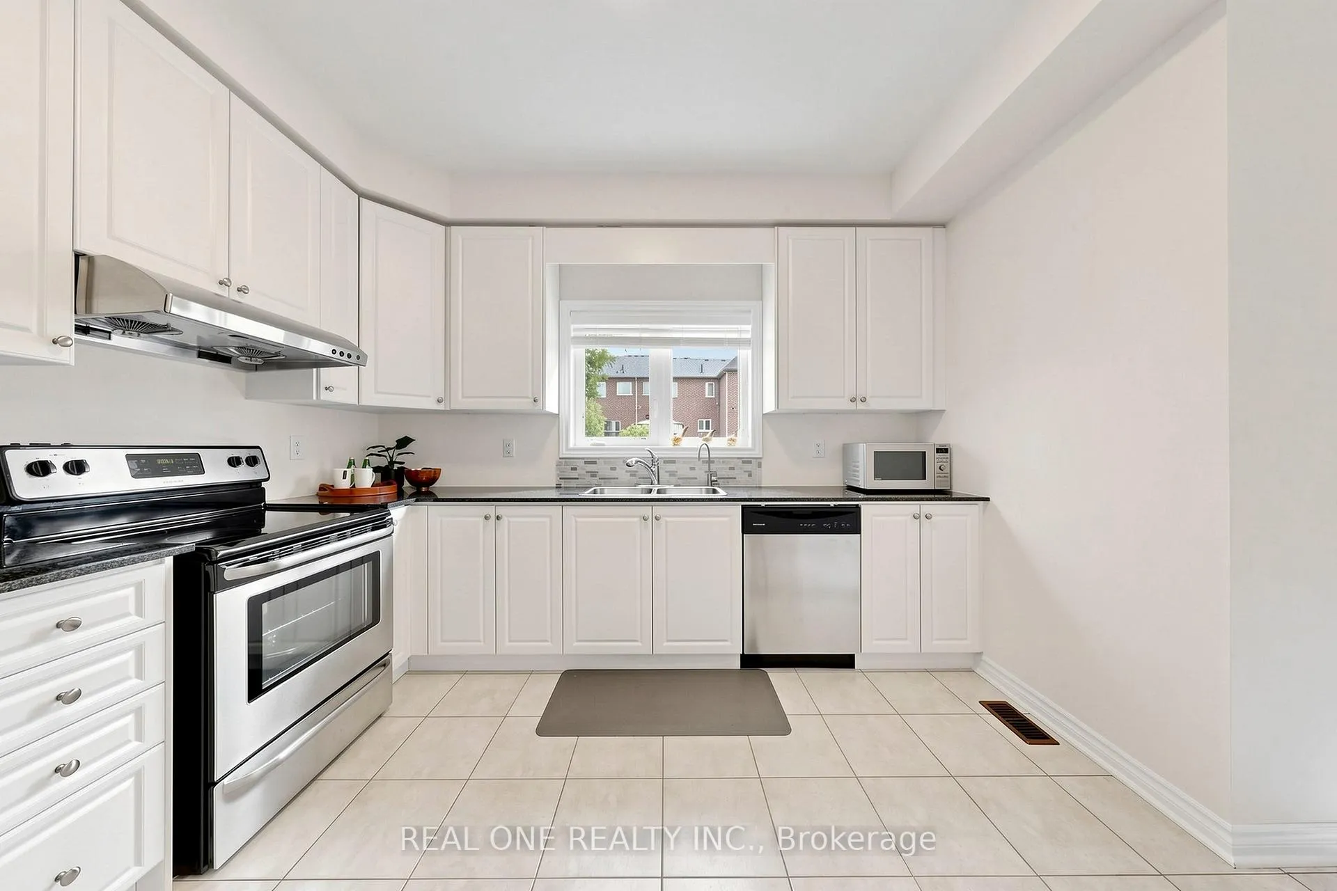 Photo 9 of 11 Moore's Court, Markham, Box Grove — HOMEH