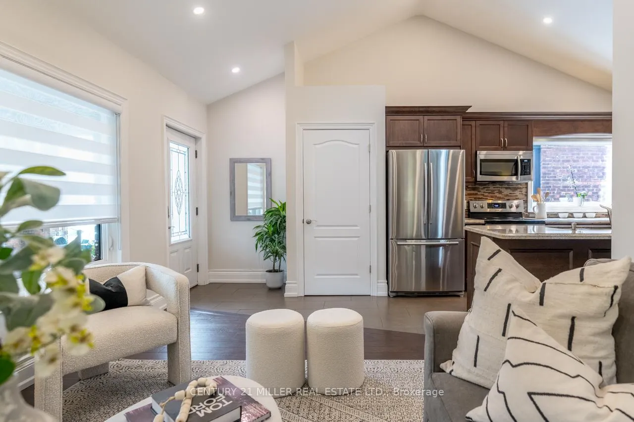 Photo 10 of 137 Springdale Boulevard, Toronto, Danforth Village-East York — HOMEH